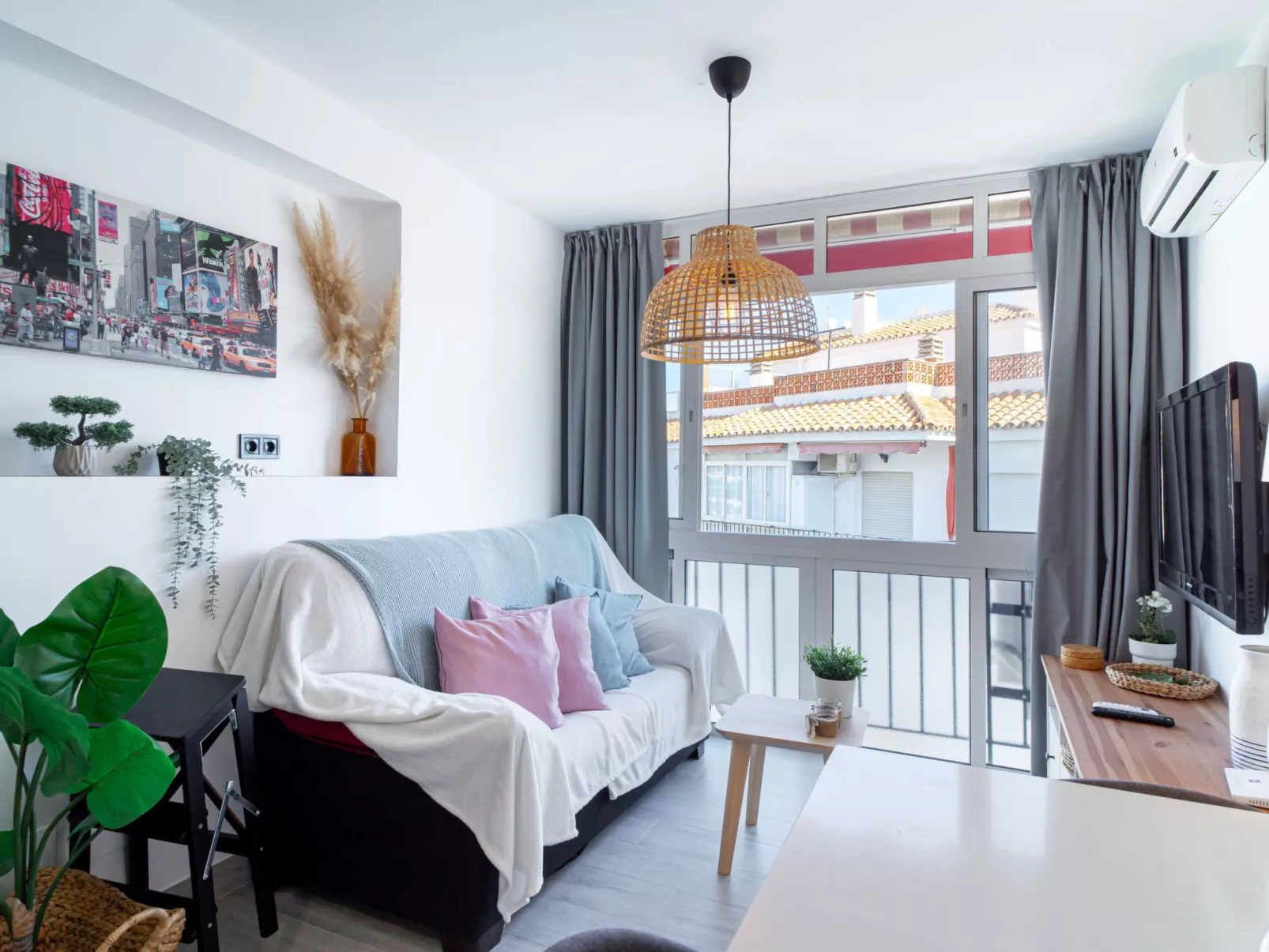 Central Studio by Casasol