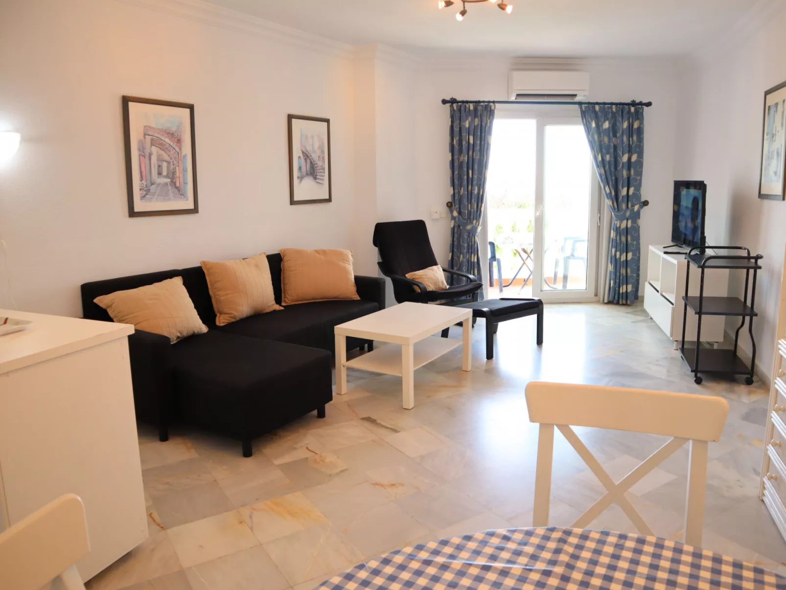 Stella Maris Beachfront 1B by Casasol - Binnen