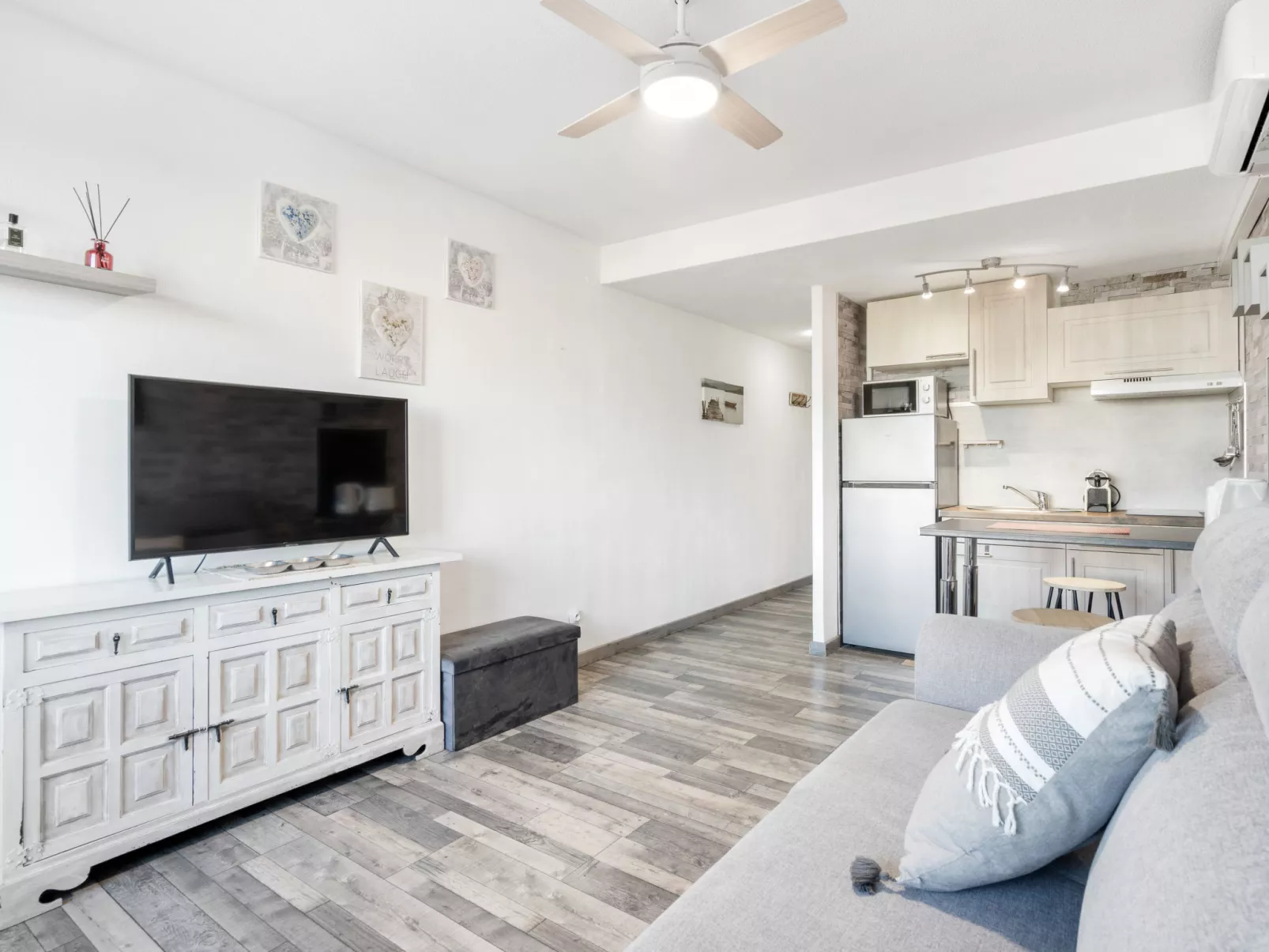 WELCS ESTUDIO 156 PDA en el centro - Binnen