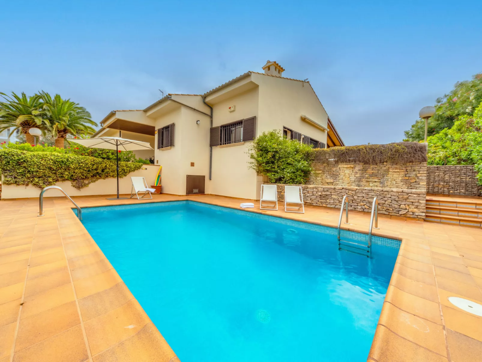 VILLA ES PINARO - BEACH FRONT - Buiten