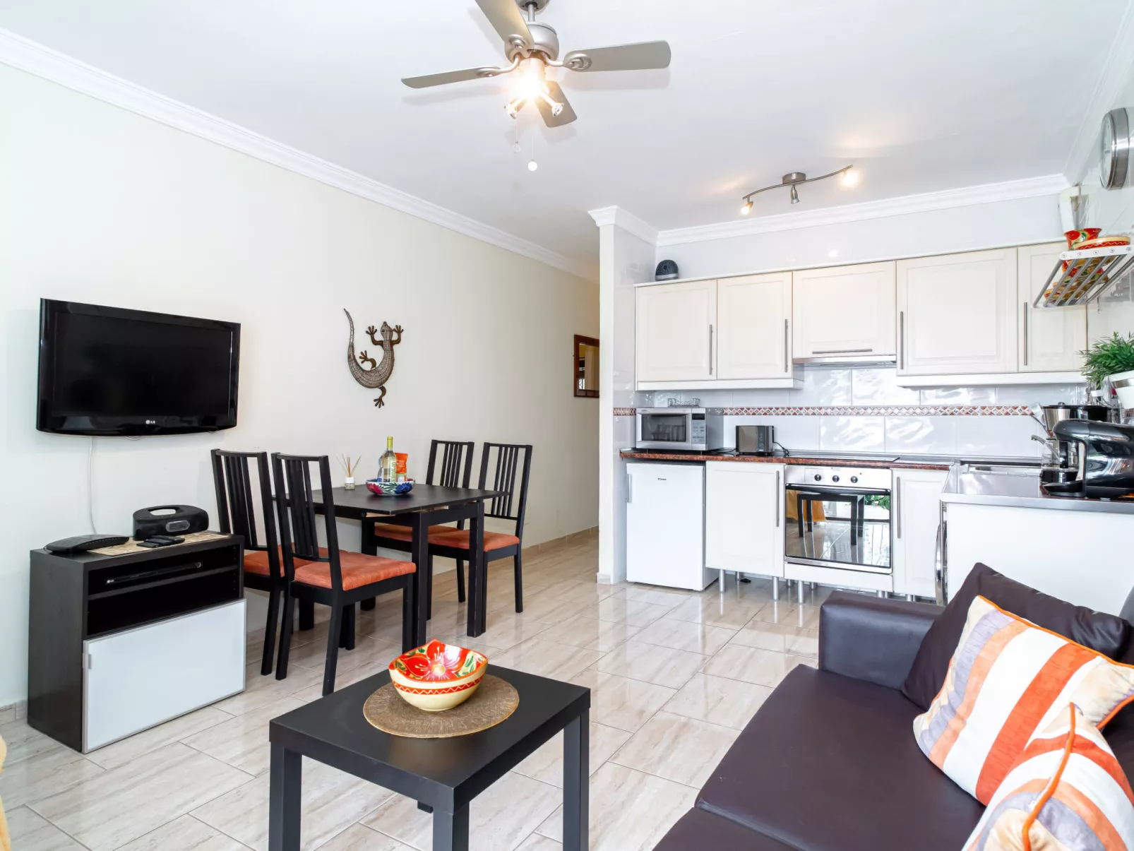 Capistrano Village Garden by Casasol - Binnen