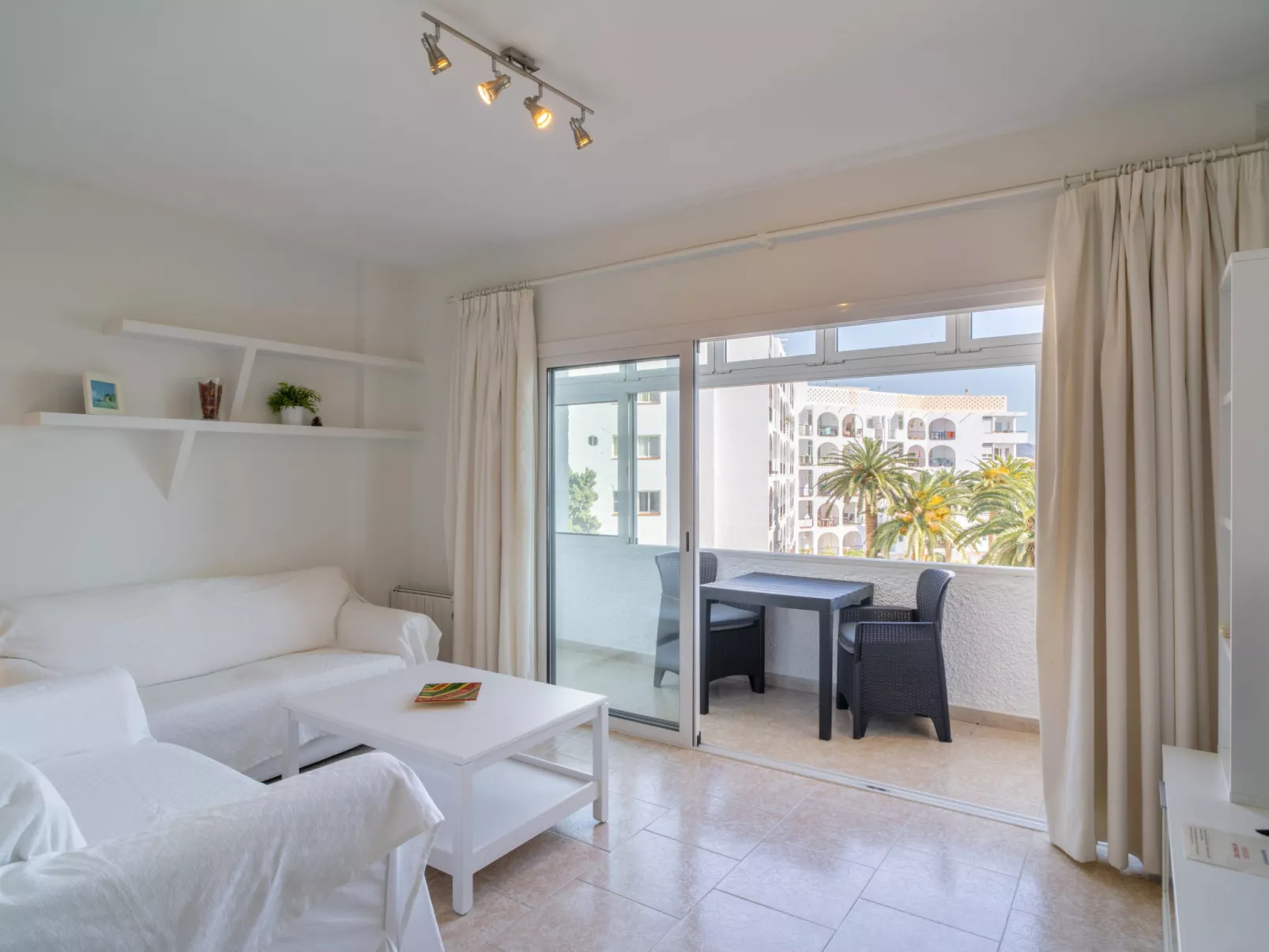 Carabeo 27 Studio by Casasol - Binnen