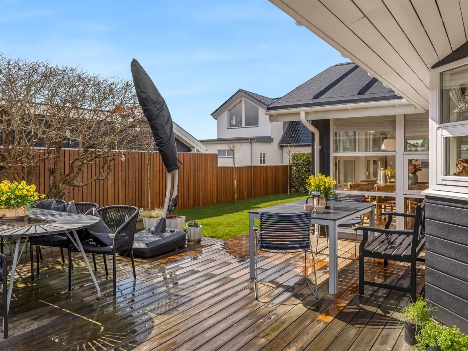 "Sjarlotte" - 100m from the sea - Buiten