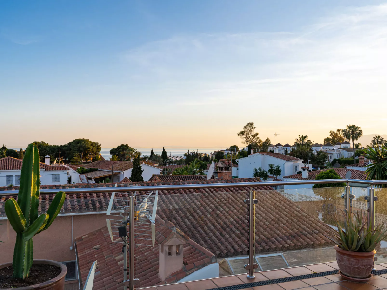 Villa Madrugada, beachside villa in Costabella - Buiten