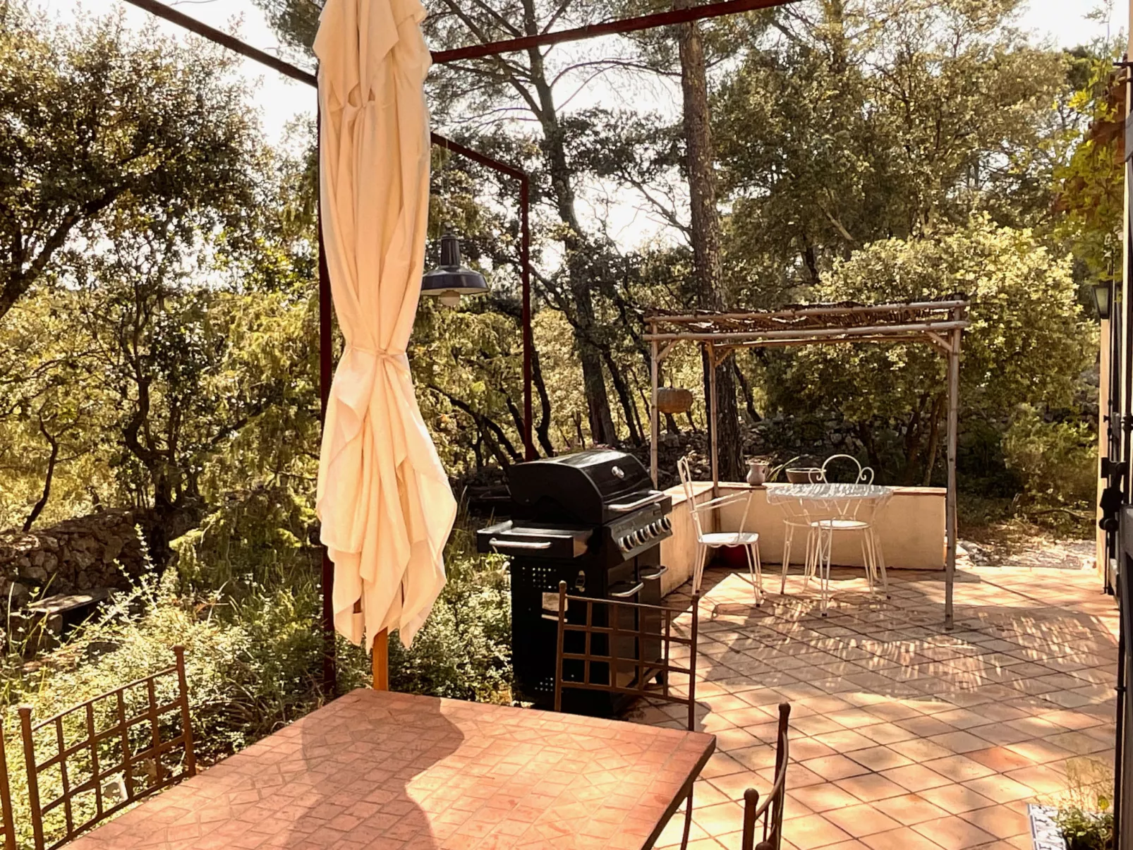 LA CADENIERE - Buiten