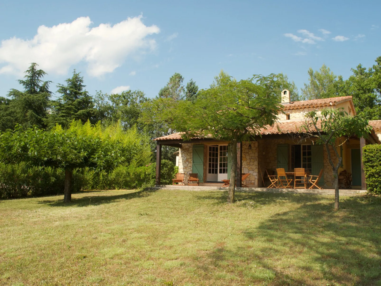 CLOS DES CHENES - Buiten