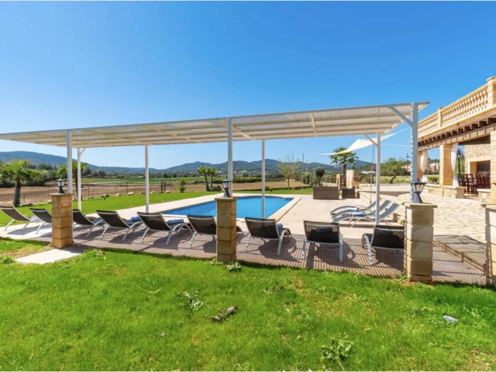 VILLA LORENZO MANACOR by PriorityVillas - Buiten