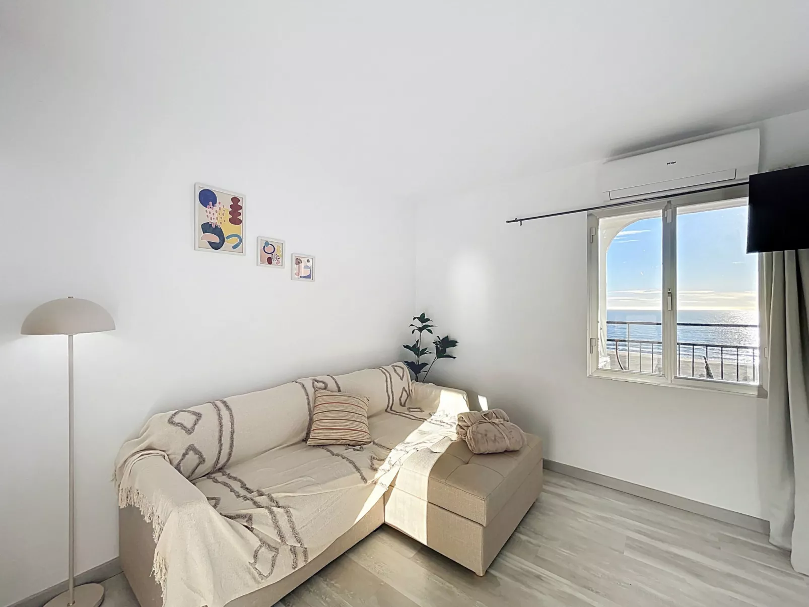 WELCS ESTUDIO 266 EMP con vista al mar - Binnen