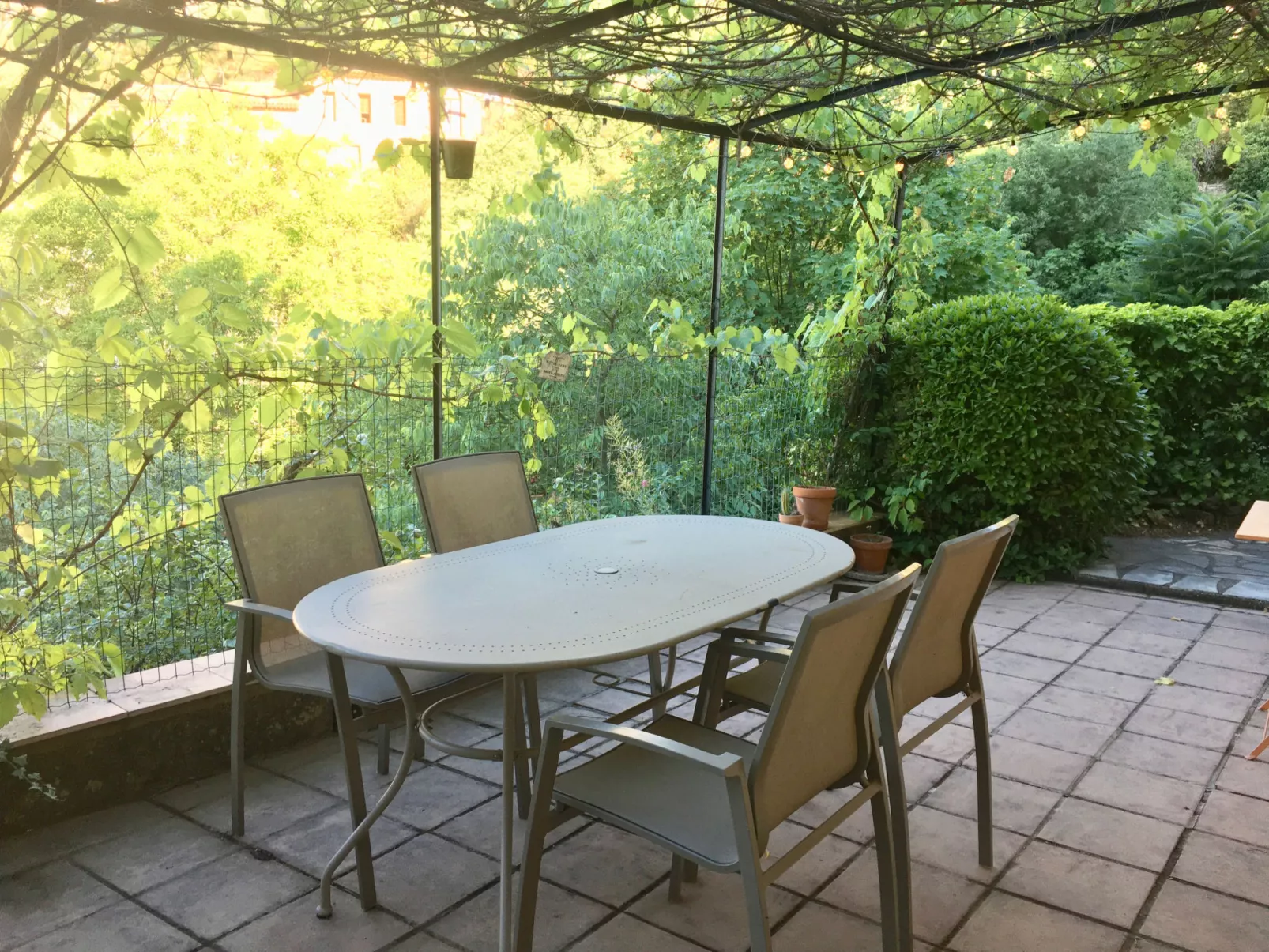 MAISON PERCHEE - Buiten