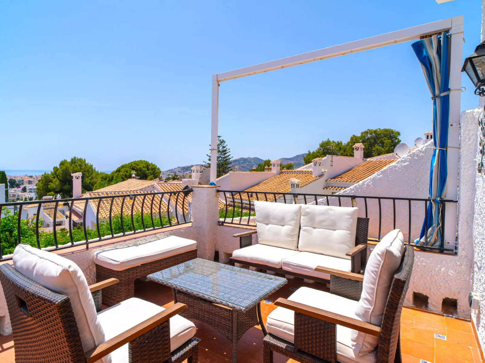 Casa Rosa Splash Pool by Casasol - Binnen