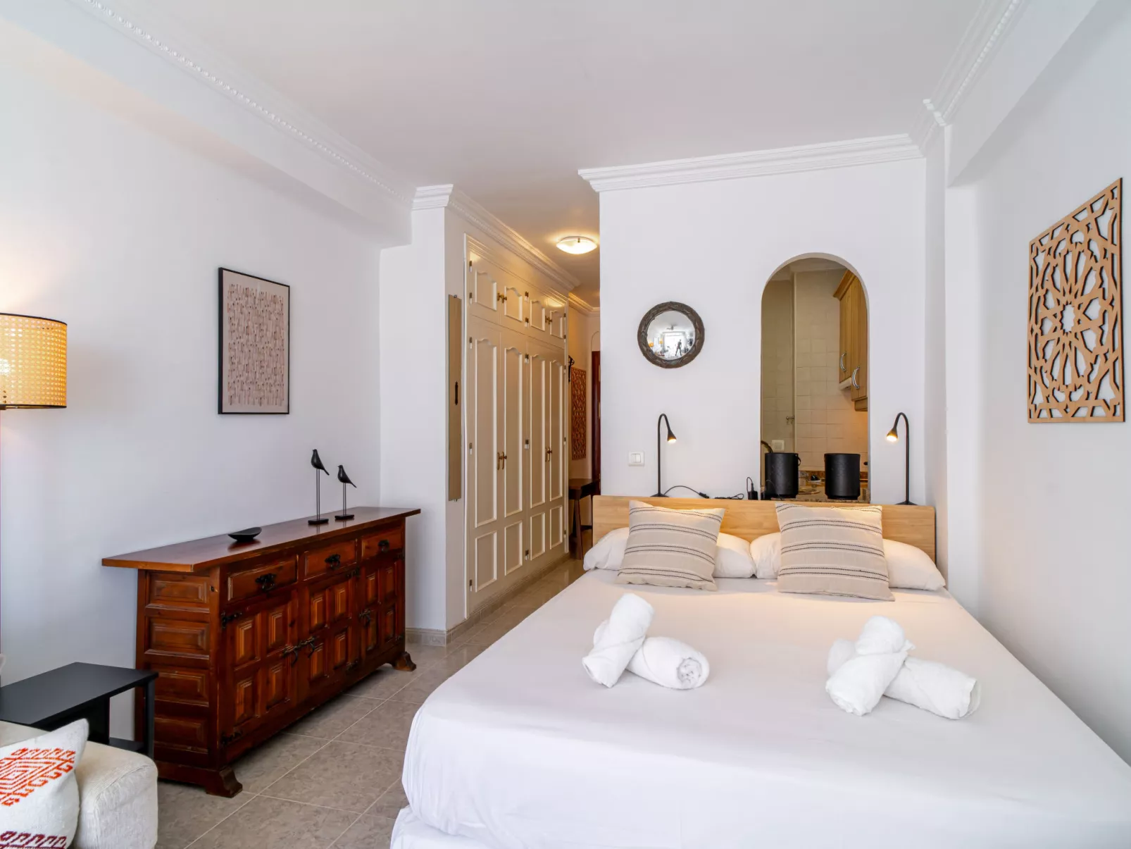 Urban Alhambra Studio by Casasol - Binnen