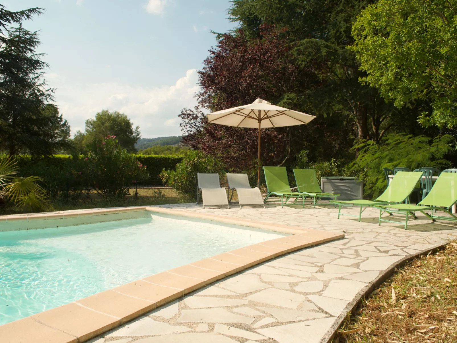 CLOS DES CHENES - Buiten