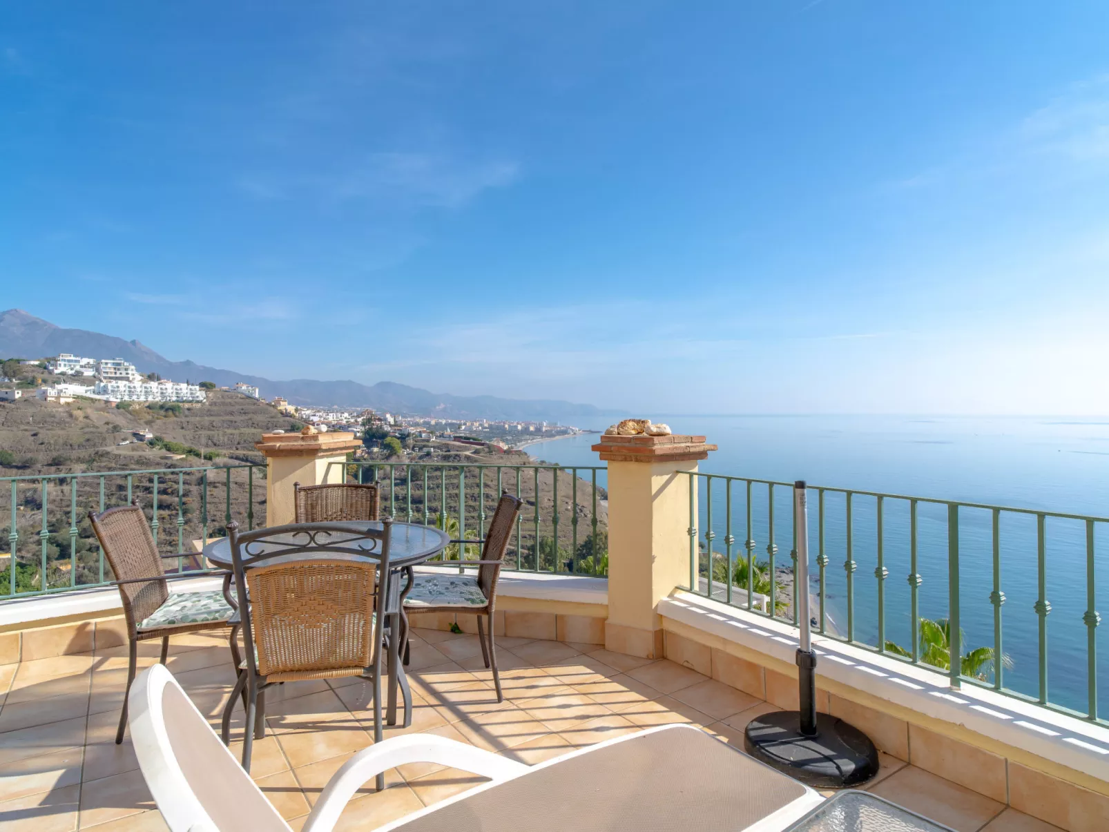 Tamango Hill Alcazaba B by Casasol - Buiten