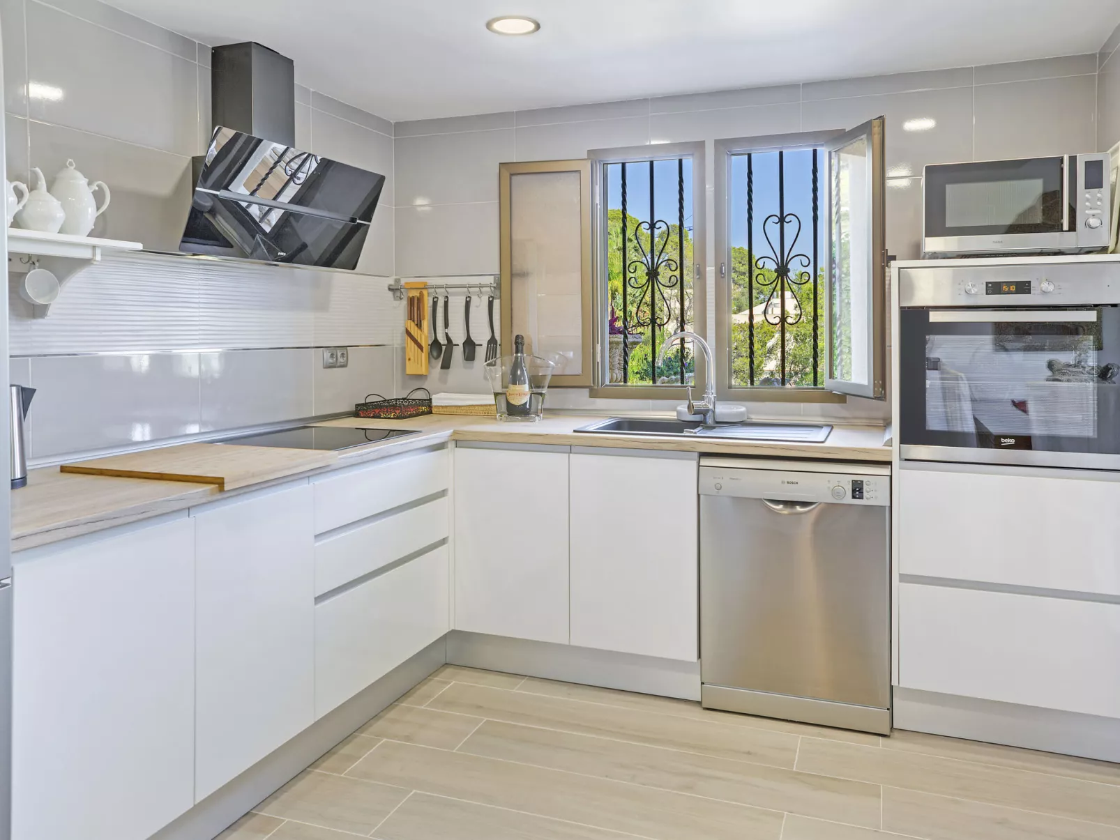 VILLA MARIA PORTALS NOUS by Priority - Binnen