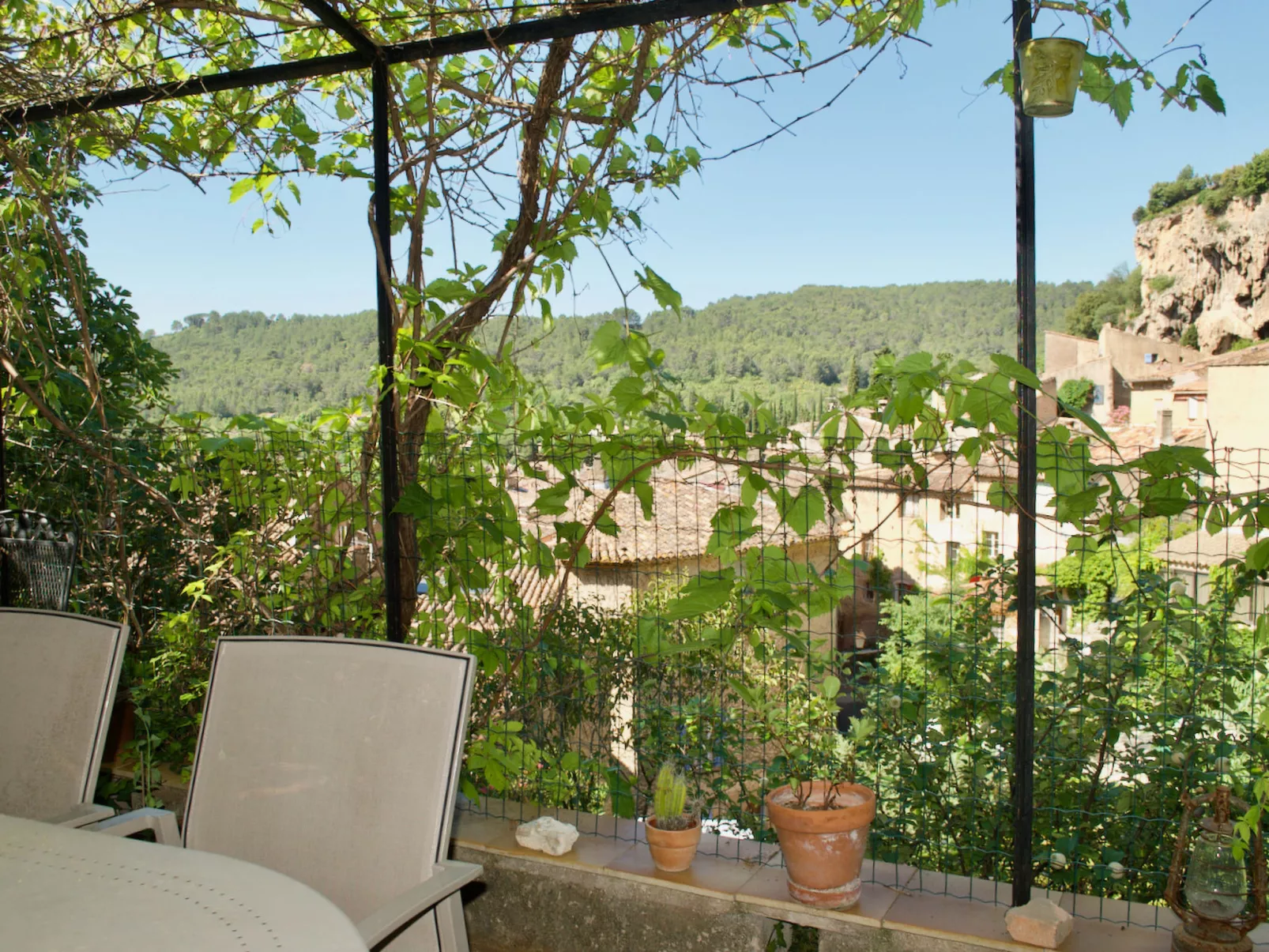 MAISON PERCHEE - Buiten