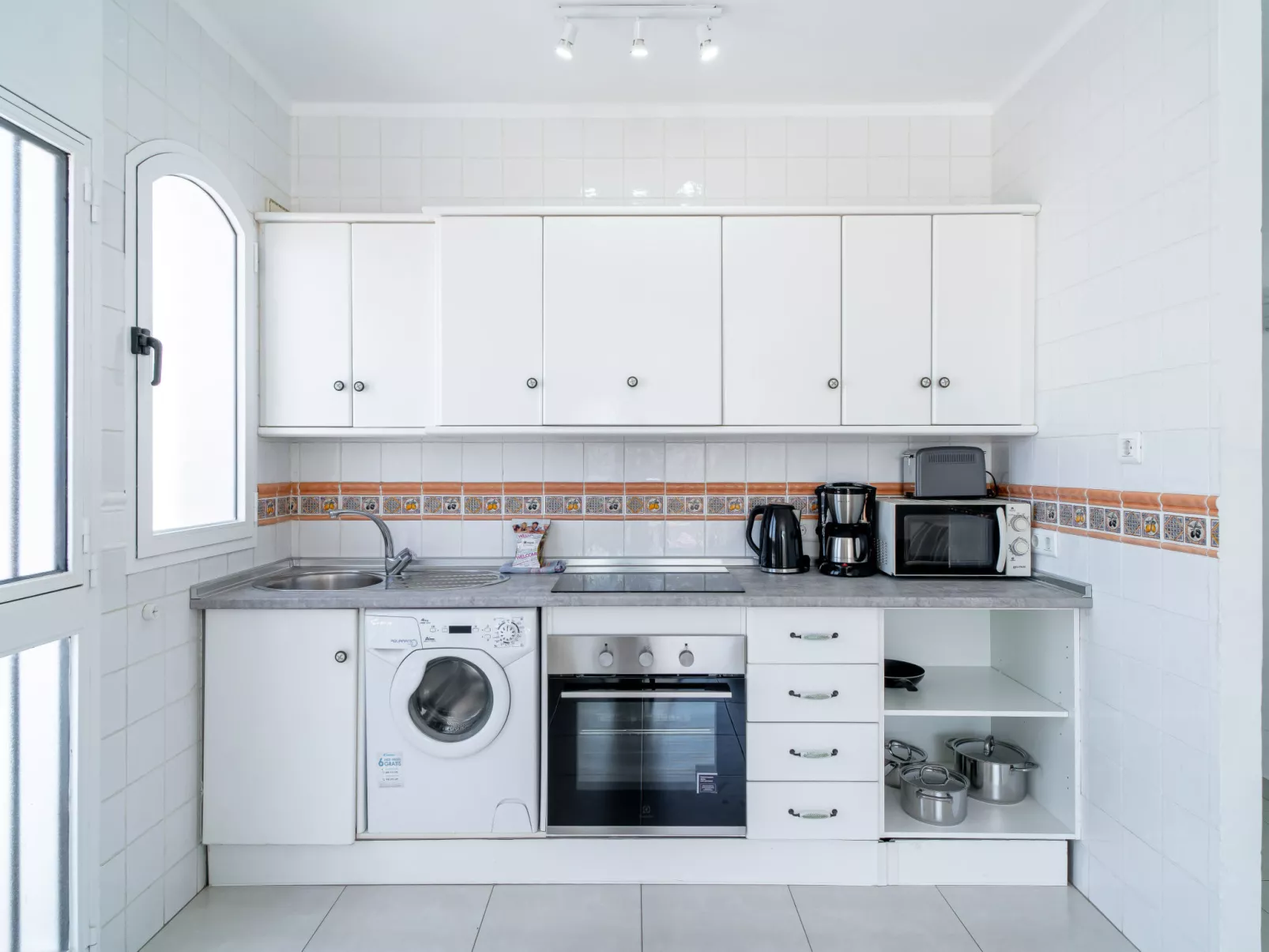 Hibiscos Seaview Terrace by Casasol - Binnen