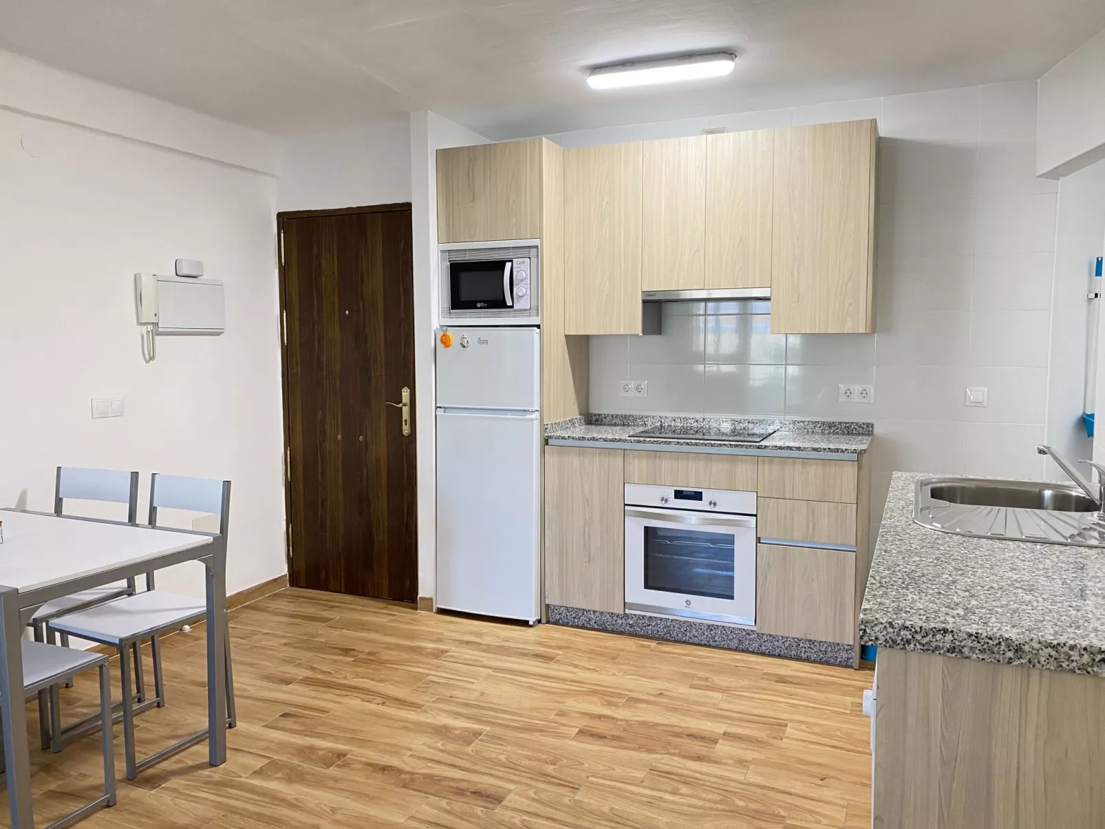 City Center 2B by Casasol - Binnen