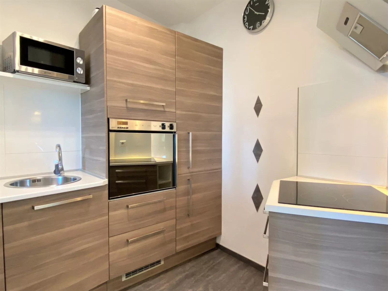 Stella Maris Beachfront 1A by Casasol - Binnen