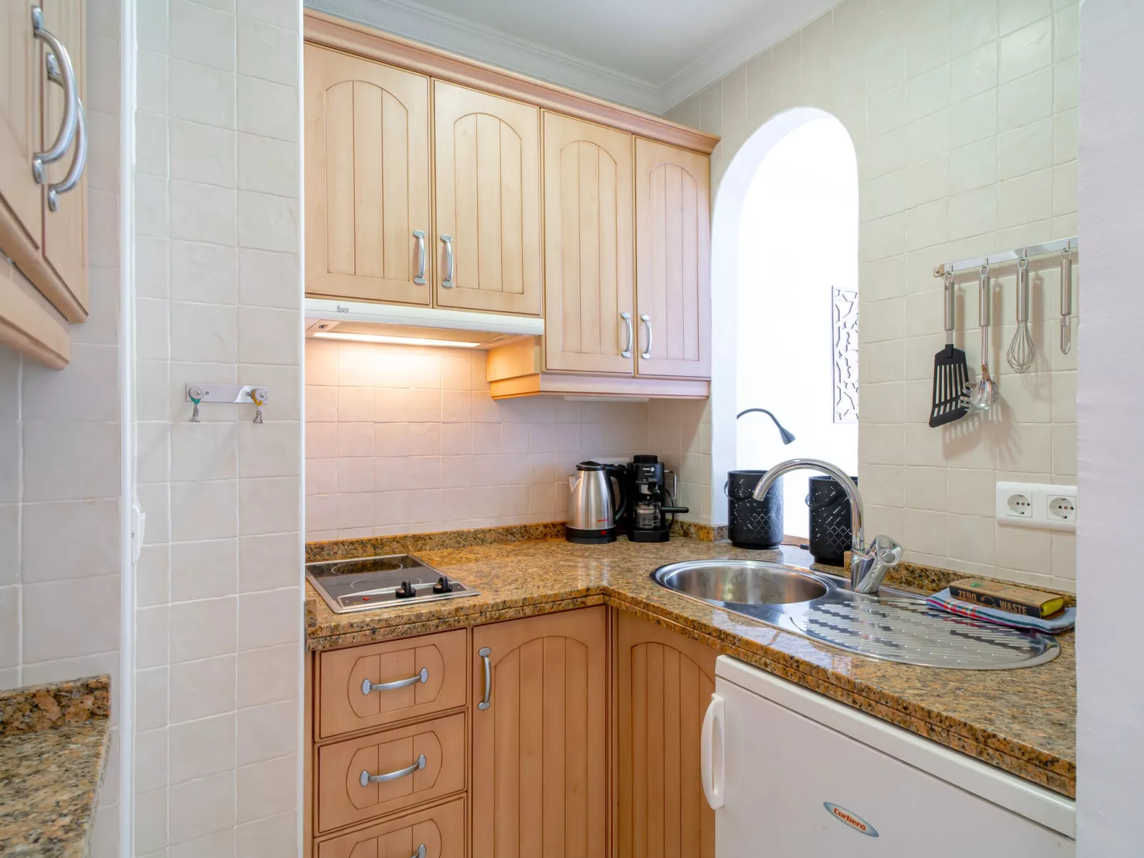 Urban Alhambra Studio by Casasol - Binnen