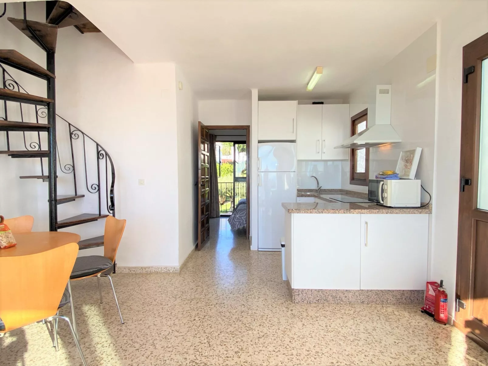 Los Naranjos 18B Capistrano Village by Casasol - Binnen