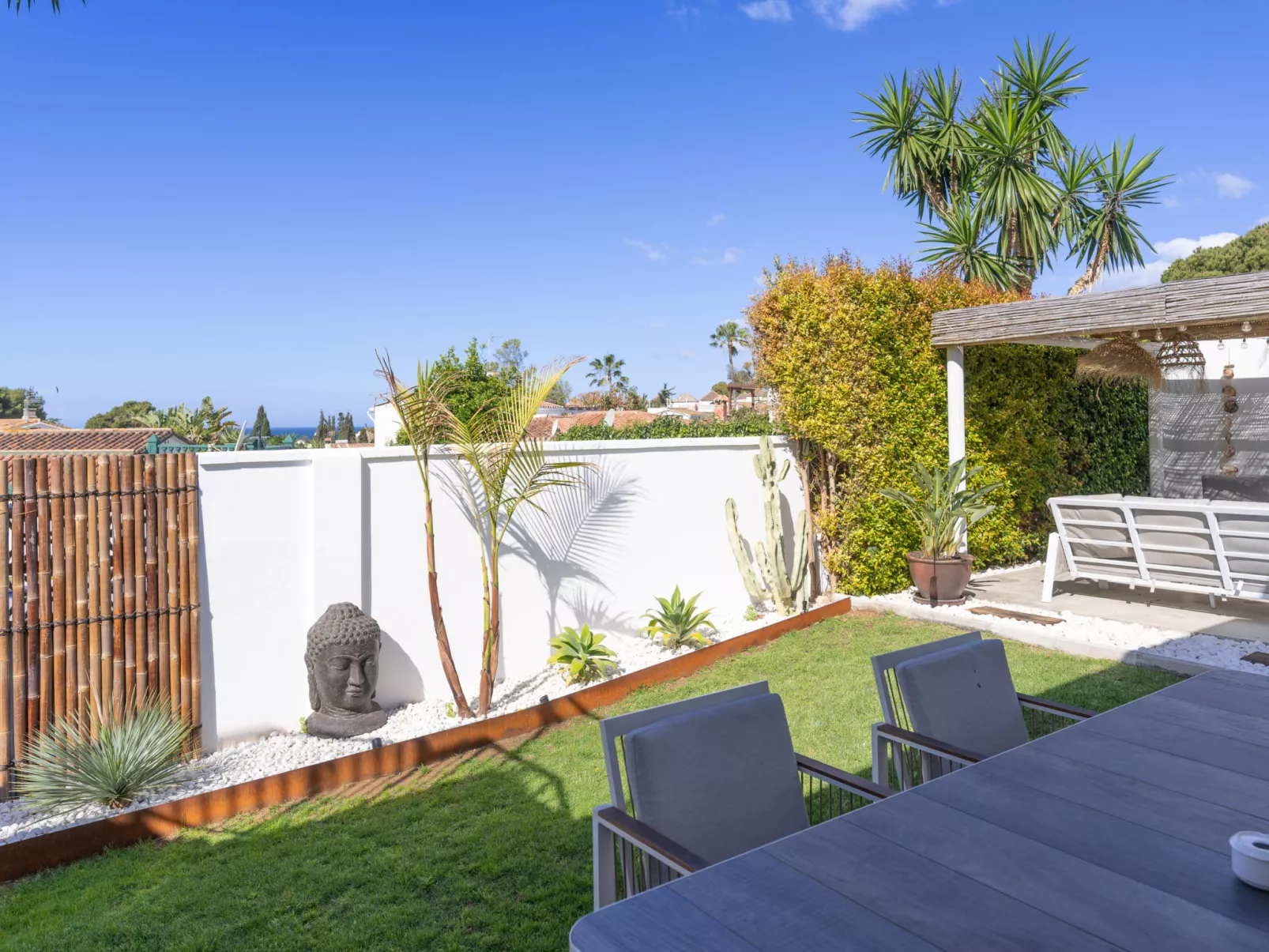 Villa Madrugada, beachside villa in Costabella - Buiten