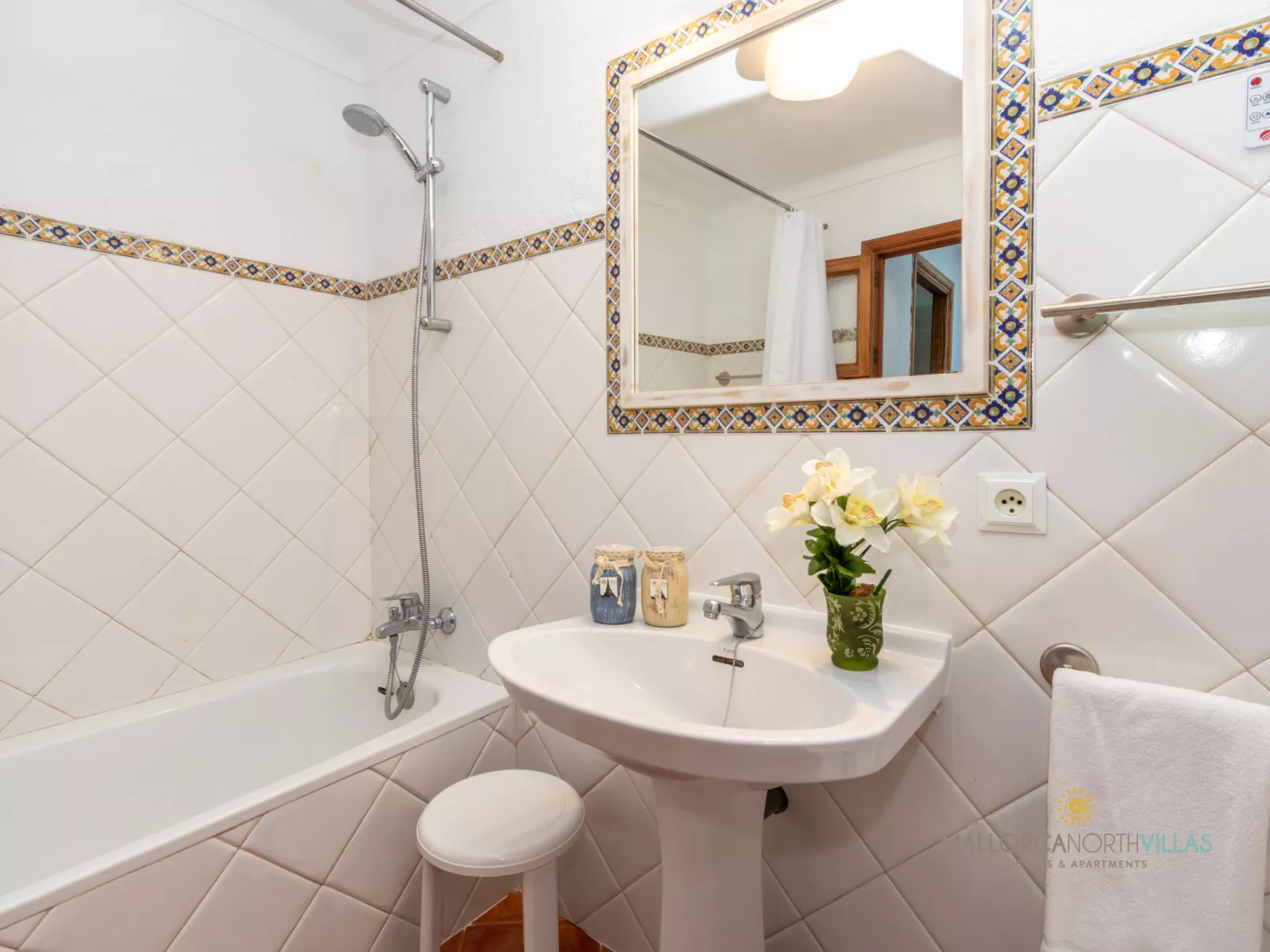 Casa Joana Acogedora Casa de Pueblo con Terraza - Binnen