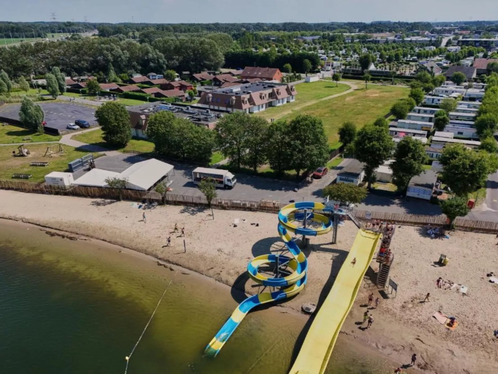 Vakantiepark Klein Strand - Comfort Chalet 4p - Buiten