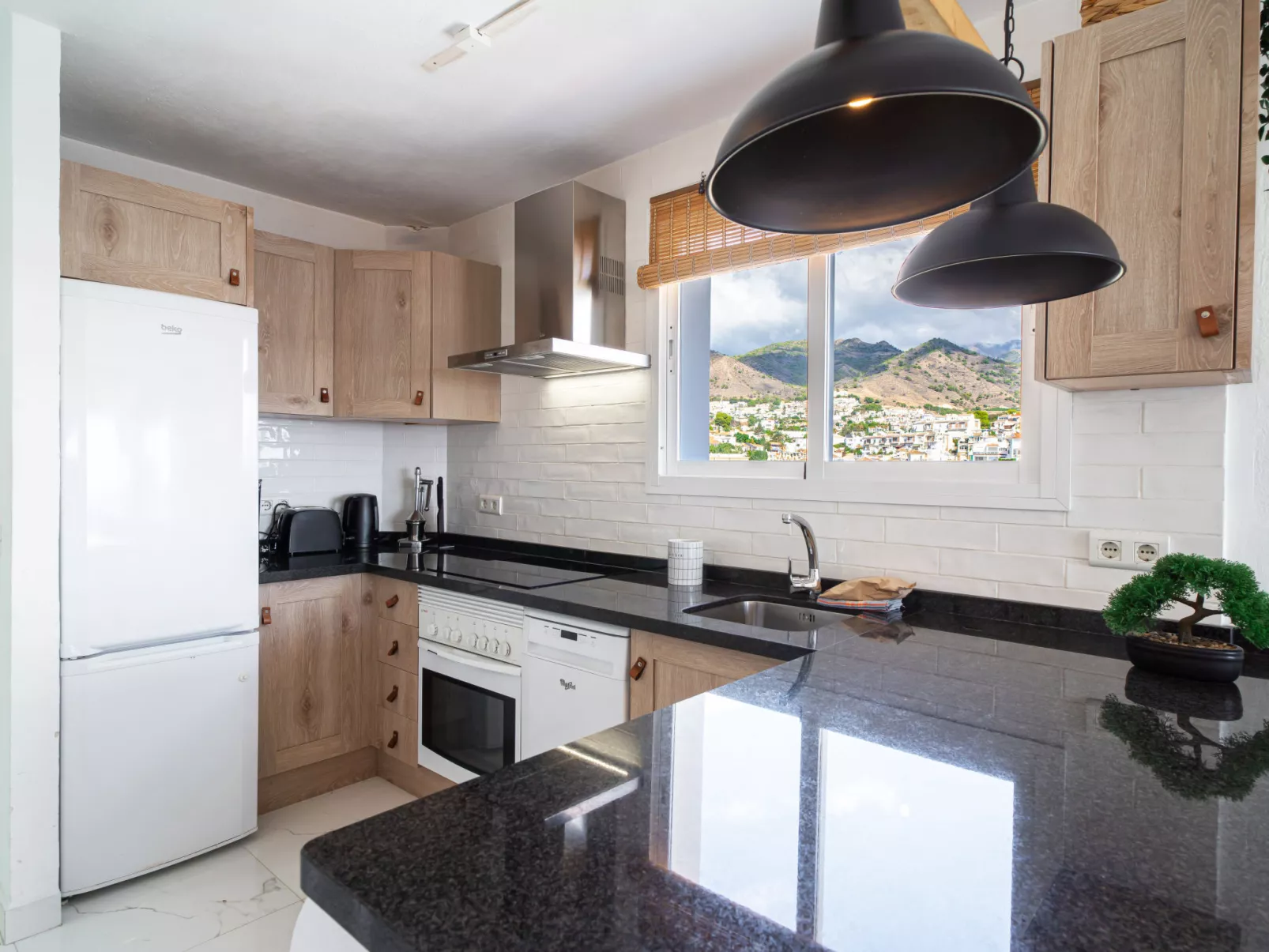 Miami 44 Seaview  by Casasol - Binnen