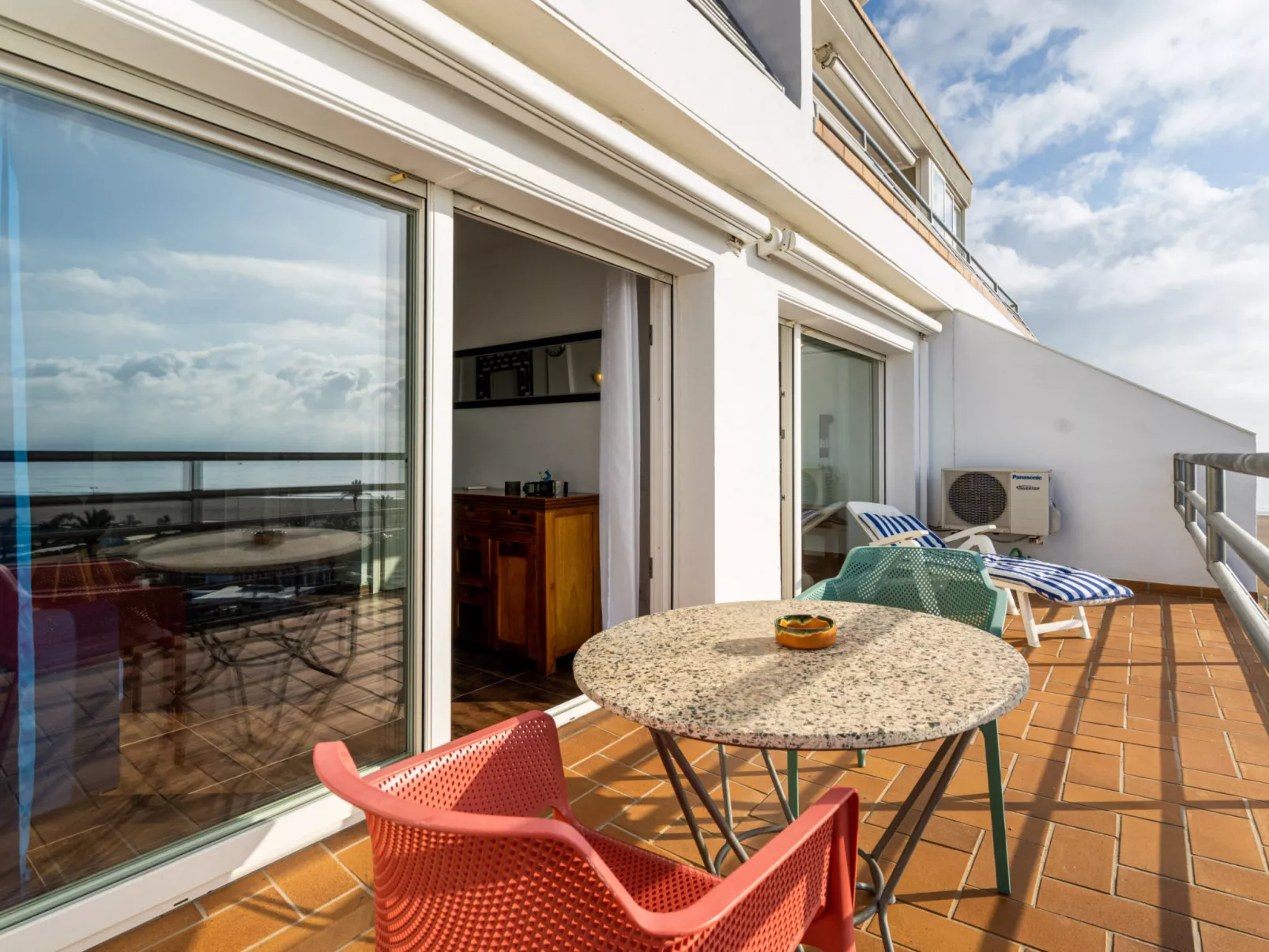 WELCS APARTAMENTO 221 EMP frente al mar - Buiten