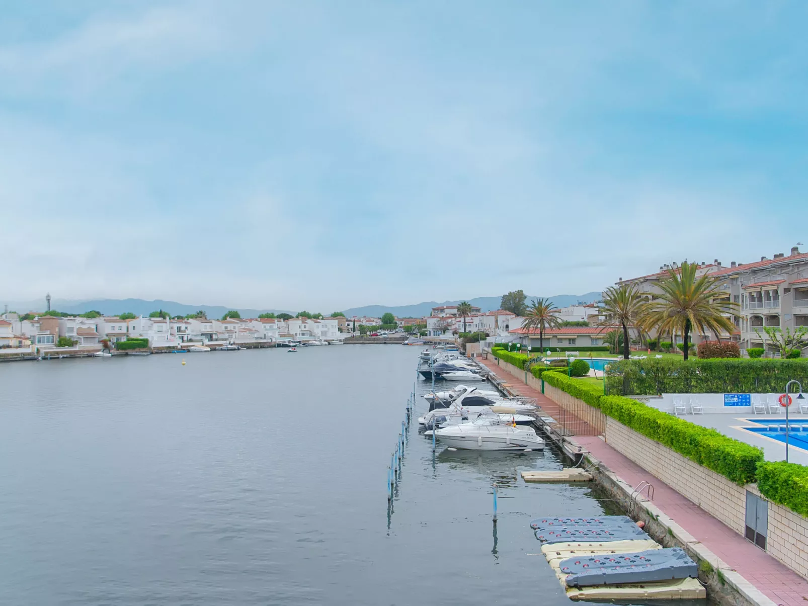 WELCS APARTAMENTO 243 EMP con terraza con vista - Buiten