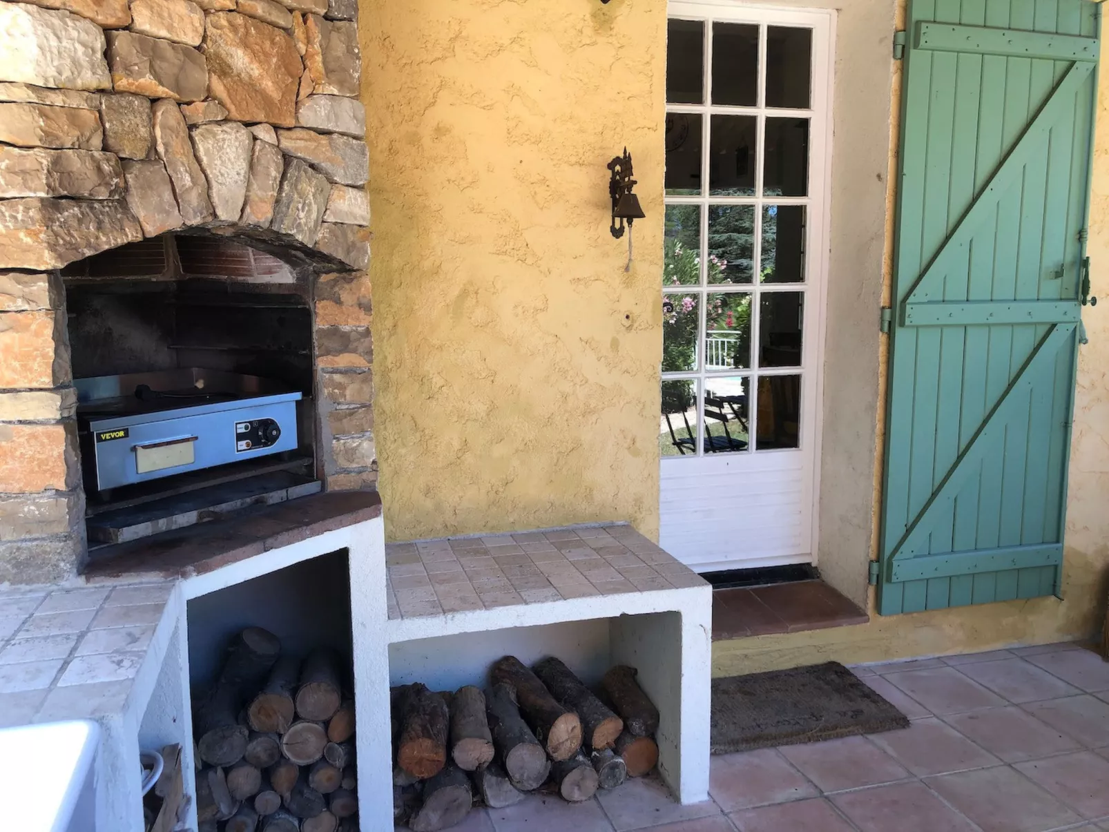 CLOS DES CHENES - Buiten