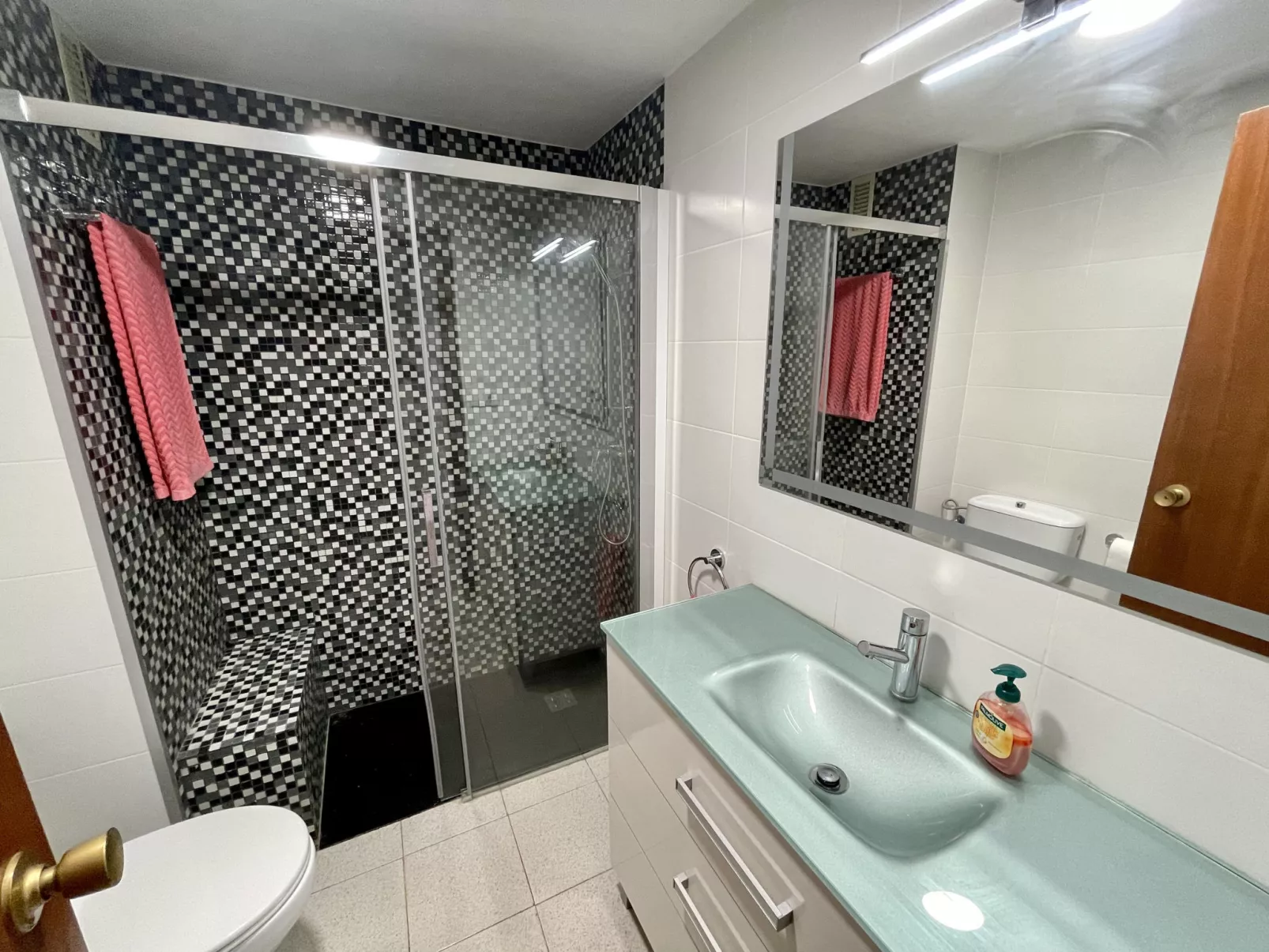 LA PINEDA HOLIDAY APARTMENT - Binnen