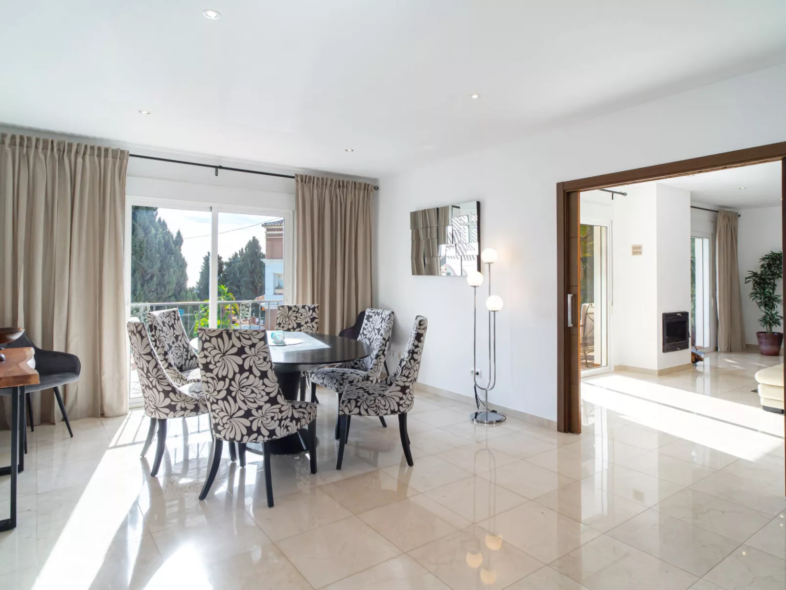 Villa Grande Luxe Private Pool by Casasol - Binnen