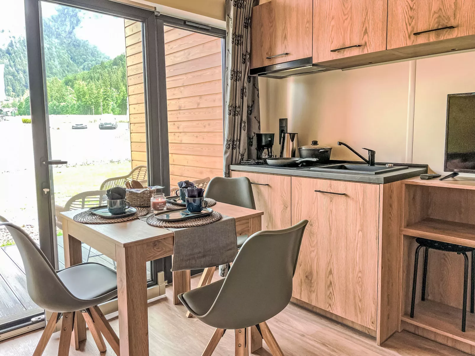Tiny Haus Glockenalm-Villa Kunterbunt - Binnen