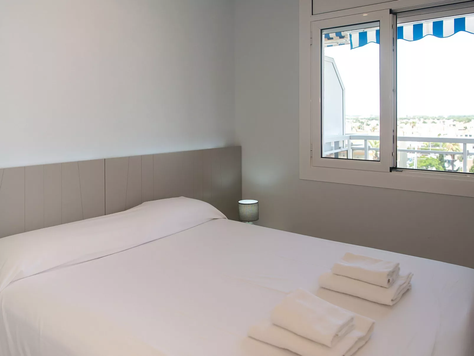 WELCS APARTAMENTO 264 EMP con vistas al canal - Binnen