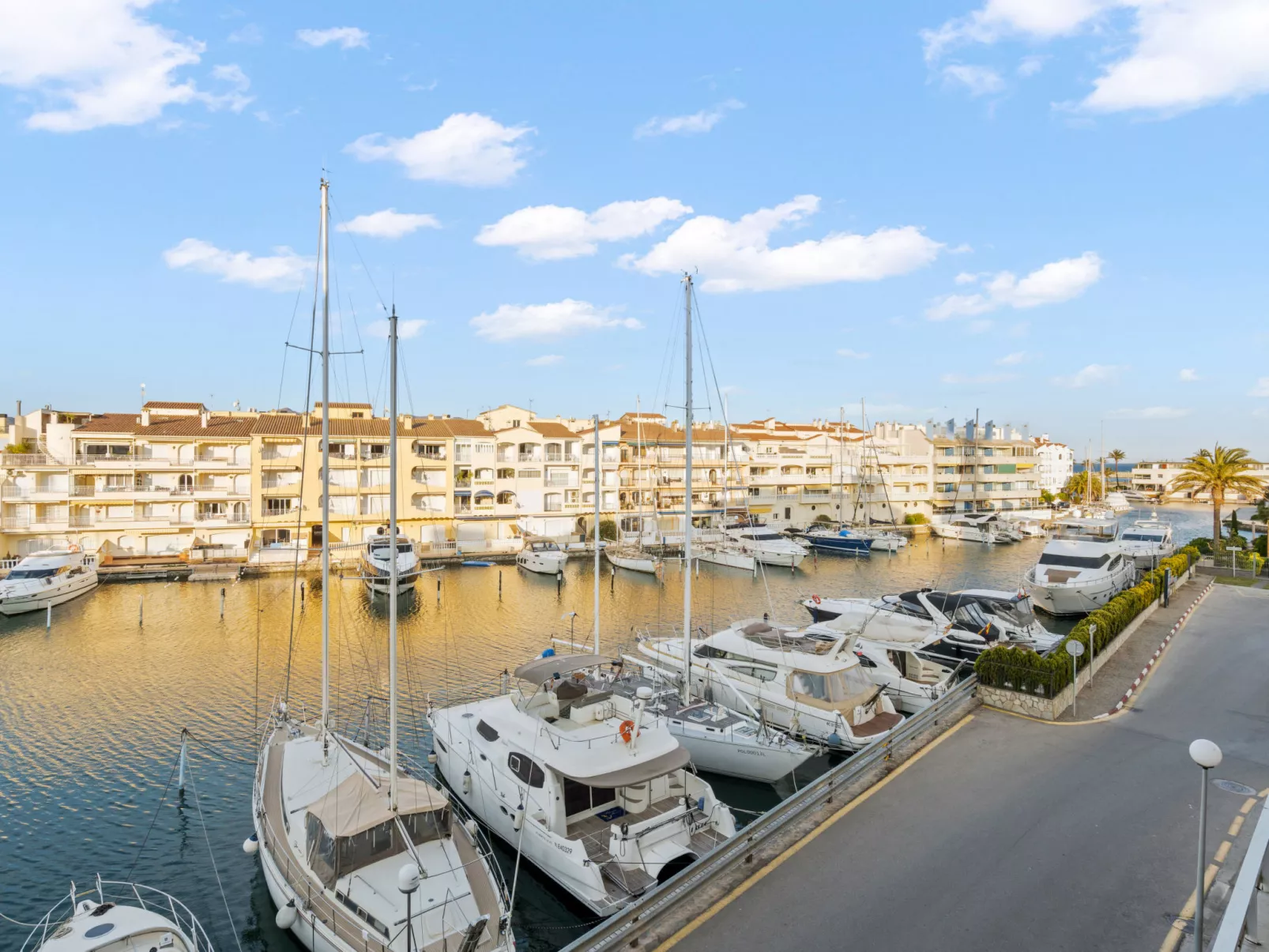 WELCS APARTAMENTO 055 EMP con terraza y vistas - Buiten