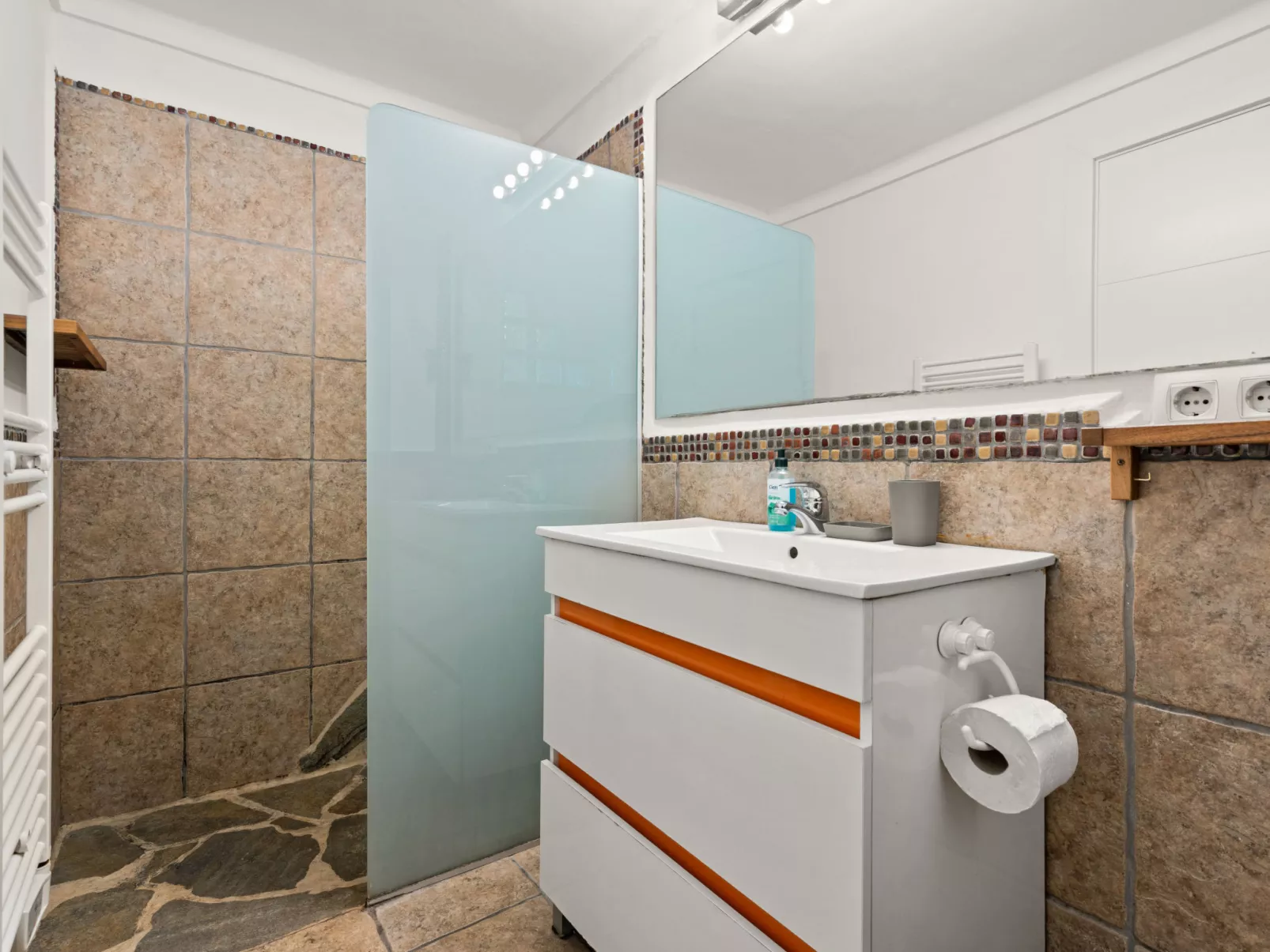 WELCS APARTAMENTO 218 EMP frente al Mar - Binnen