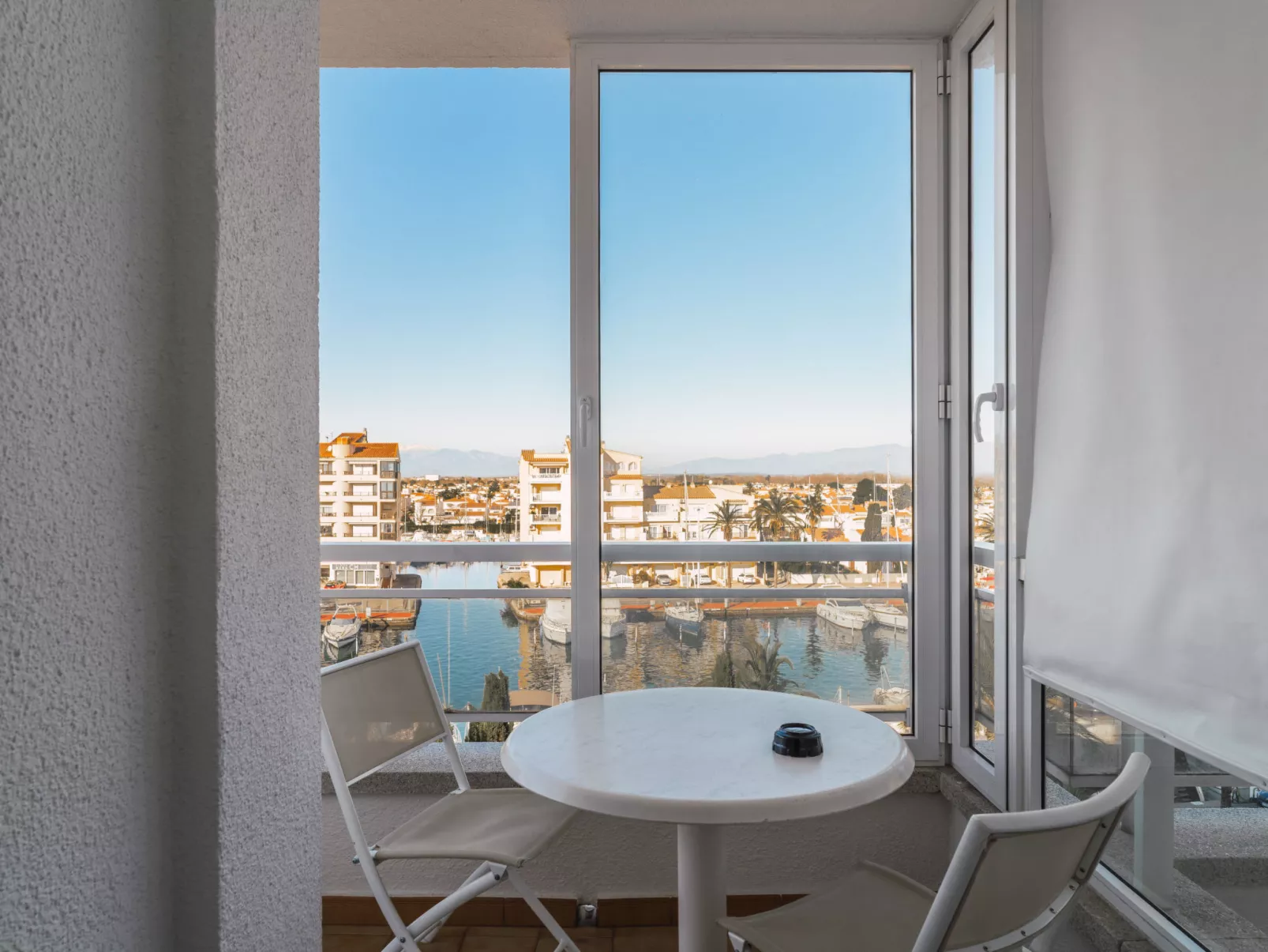 WELCS APARTAMENTO 202 EMP CON VISTAS AL CANAL - Binnen