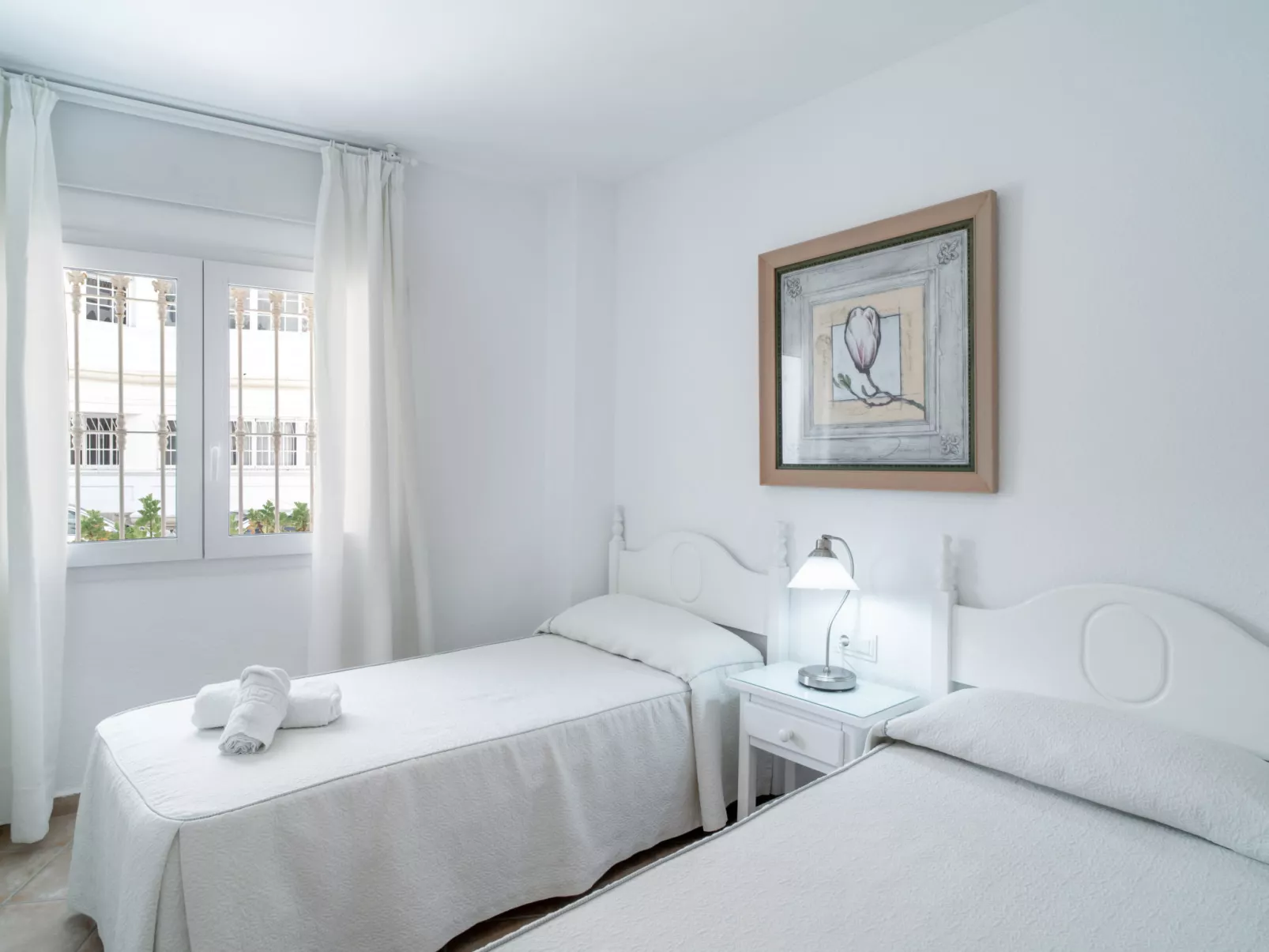 Stella Maris Beachfront B by Casasol - Binnen