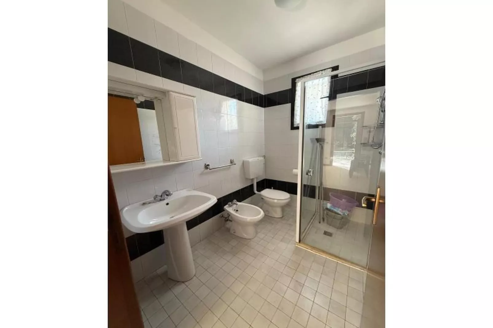 Germana trilo – 1  - Badkamer
