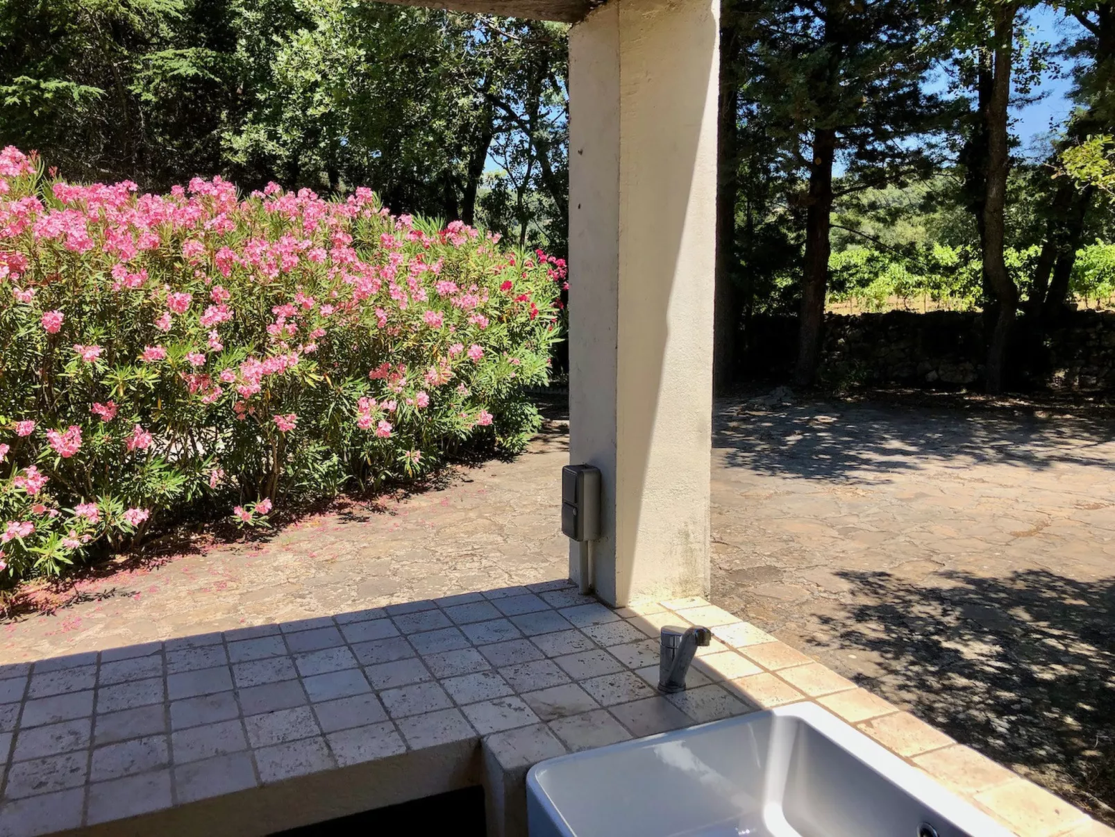 CLOS DES CHENES - Buiten