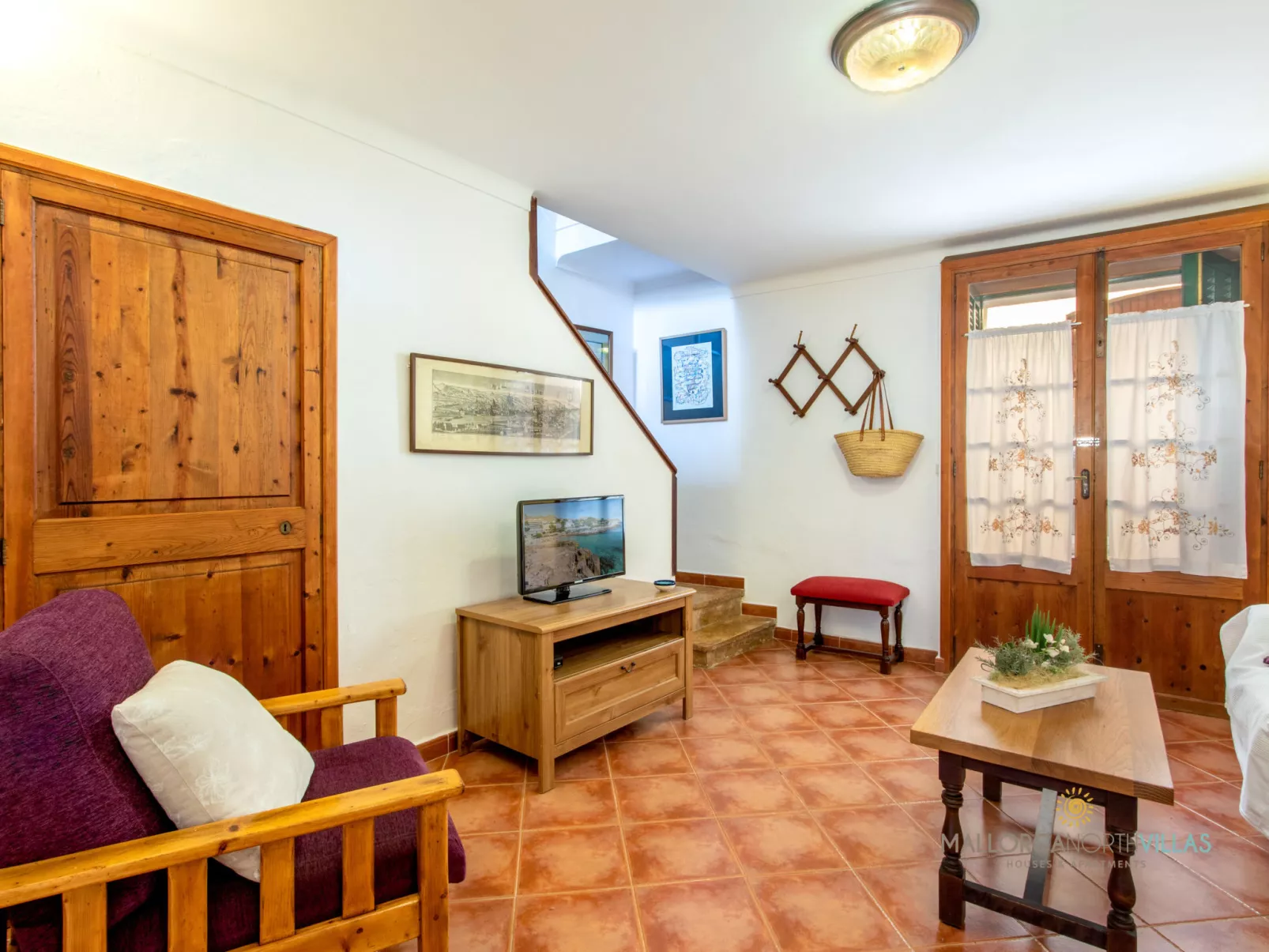 Casa Joana Acogedora Casa de Pueblo con Terraza - Binnen