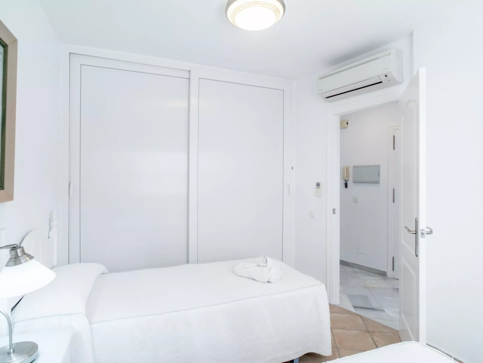 Stella Maris Beachfront B by Casasol - Binnen
