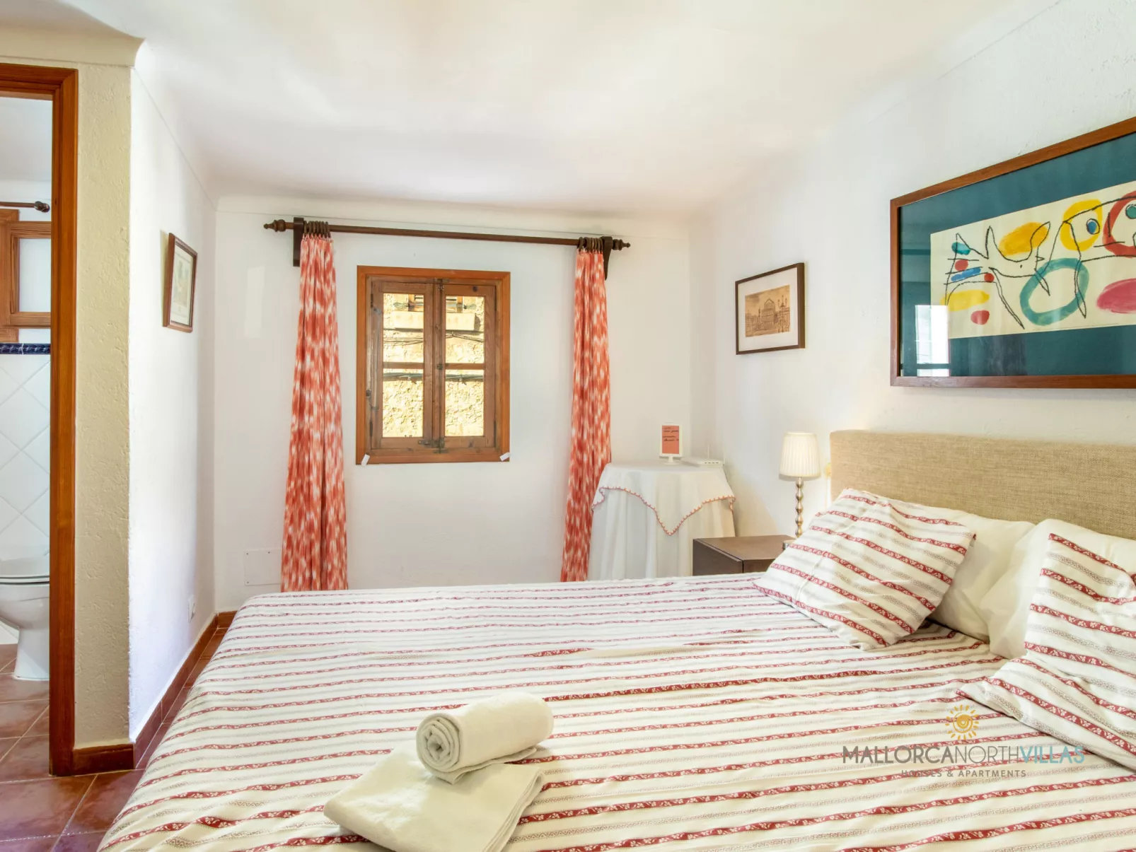 Casa Joana Acogedora Casa de Pueblo con Terraza - Binnen