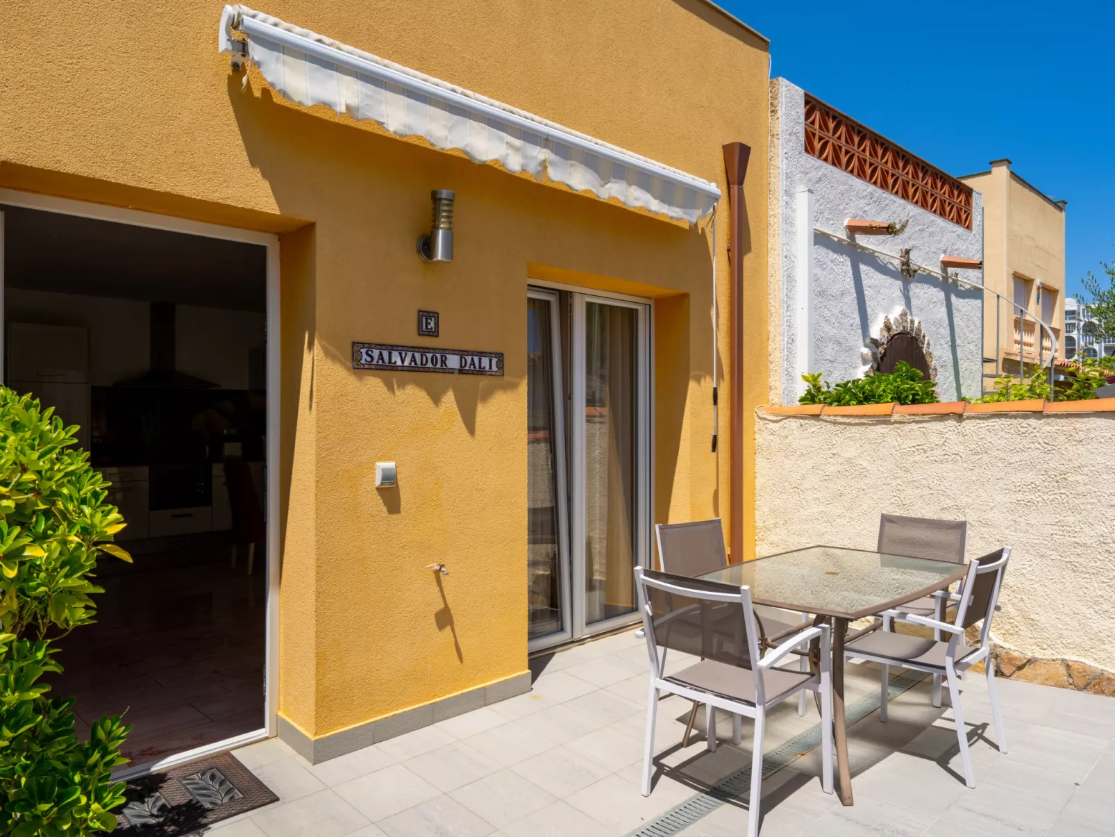 La Vida Sin Limites E EMP - Buiten