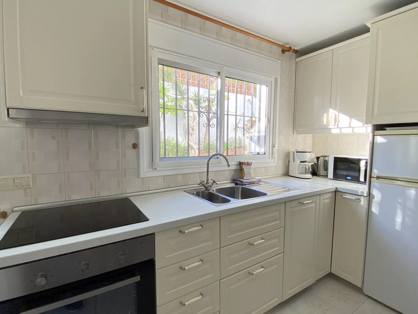 Villa Sandra Al Fresco Apartment by Casasol - Binnen