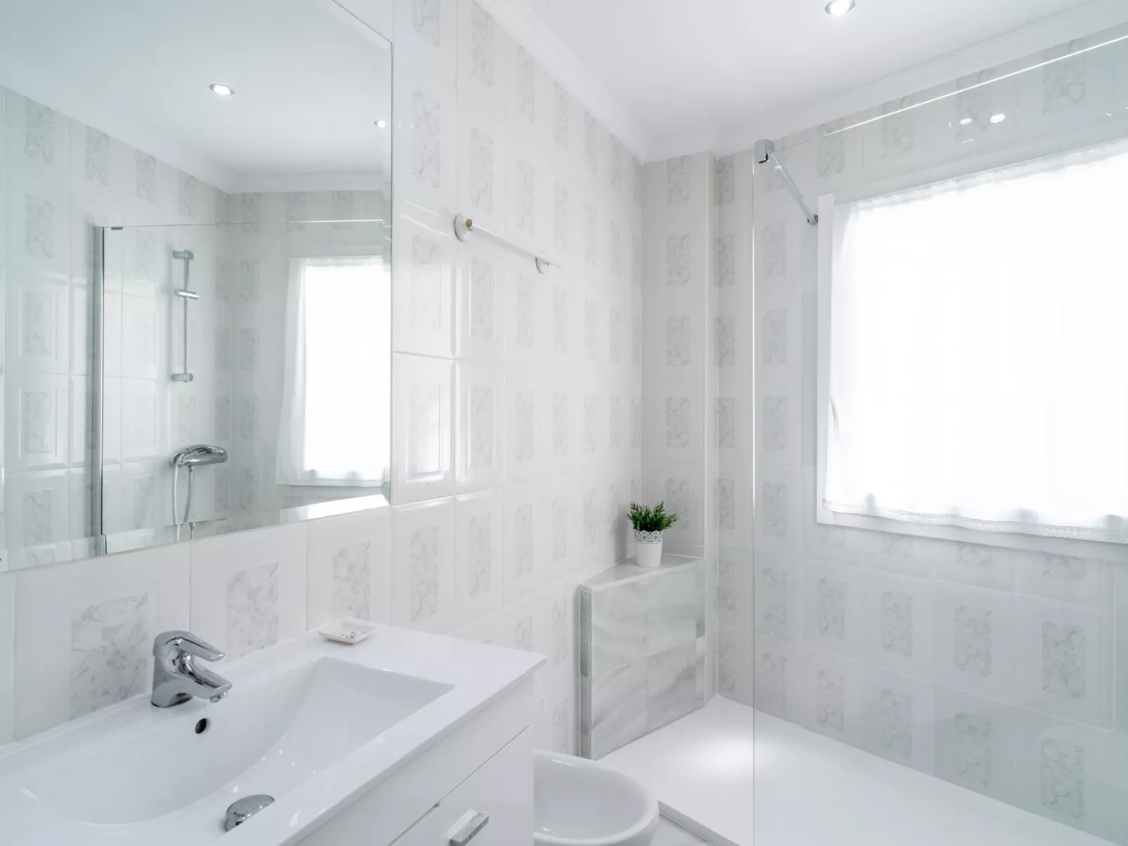 Stella Maris Beachfront B by Casasol - Binnen