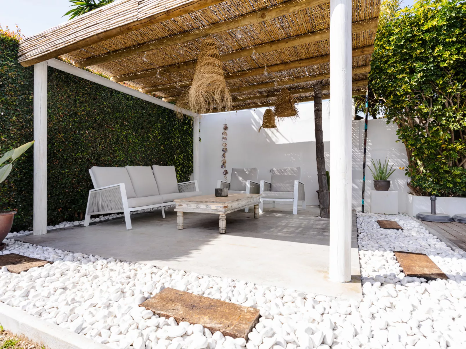 Villa Madrugada, beachside villa in Costabella - Binnen