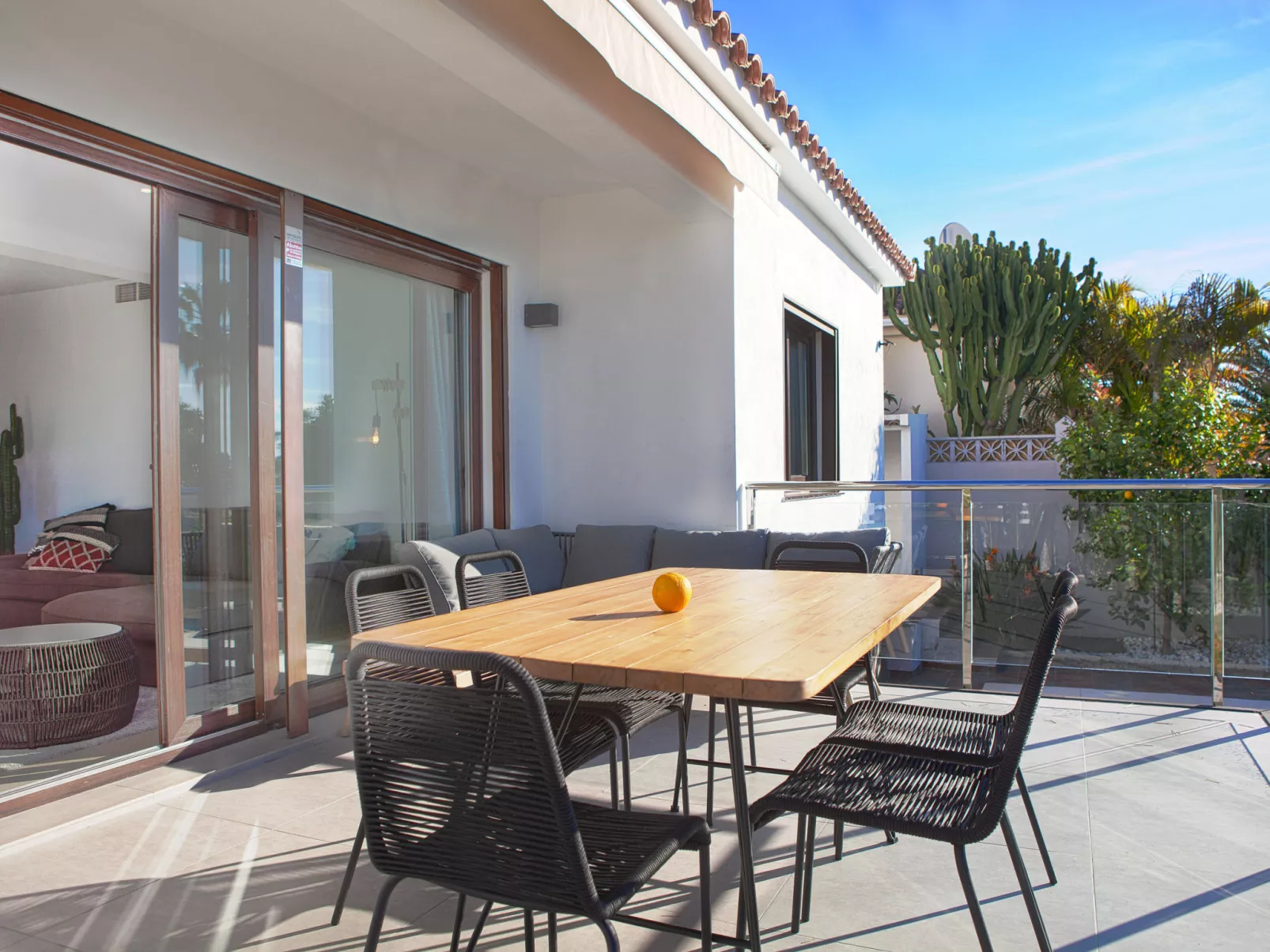 Modern Villa close to Costabella beach - Binnen