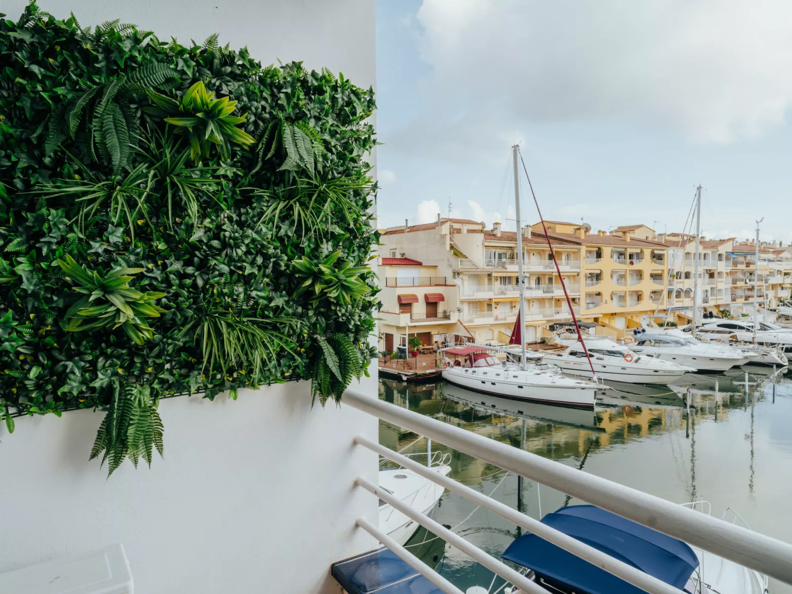 WELCS ESTUDIO 195 EMP con vistas al canal - Buiten